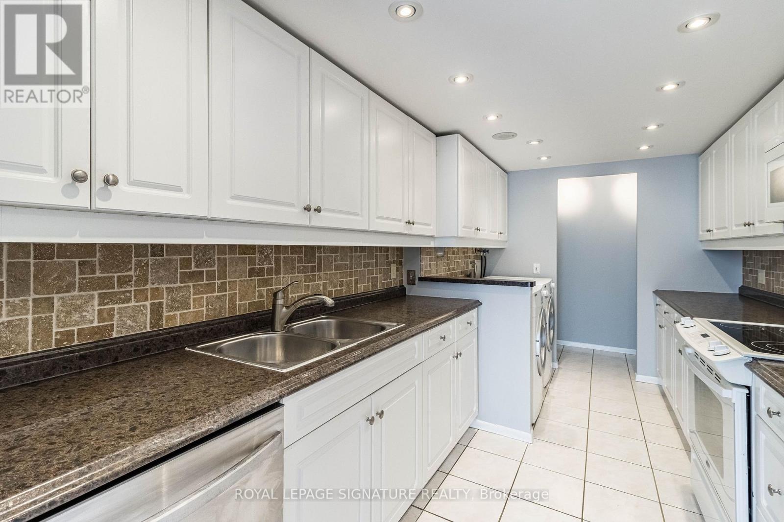 Photo 16 of 2606 3650 Kaneff Crescent, Mississauga ON