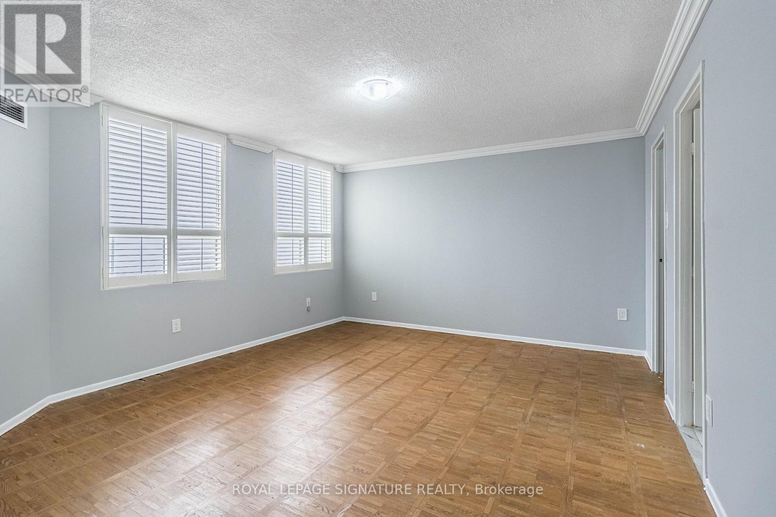 Photo 11 of 2606 3650 Kaneff Crescent, Mississauga ON