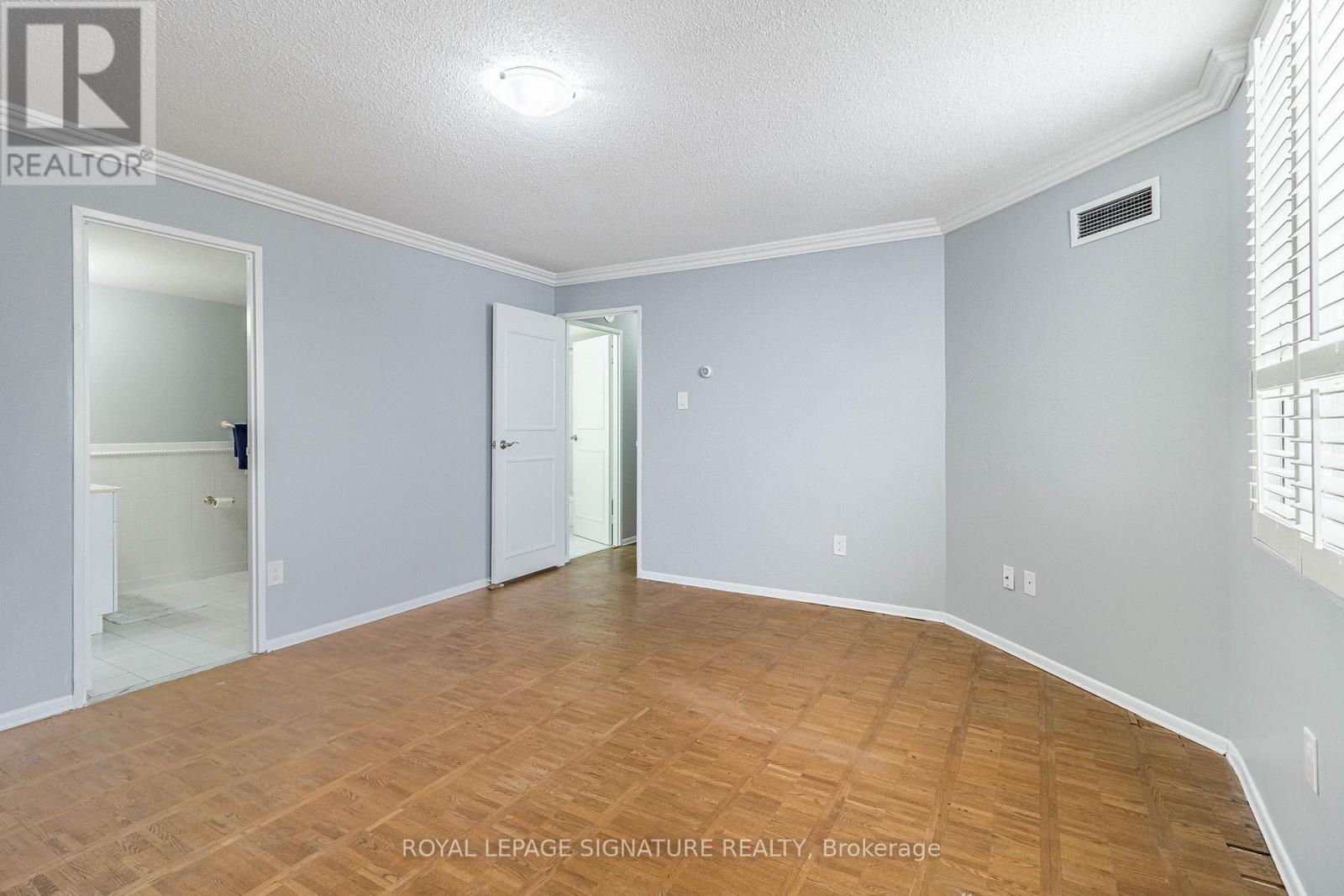 Photo 12 of 2606 3650 Kaneff Crescent, Mississauga ON