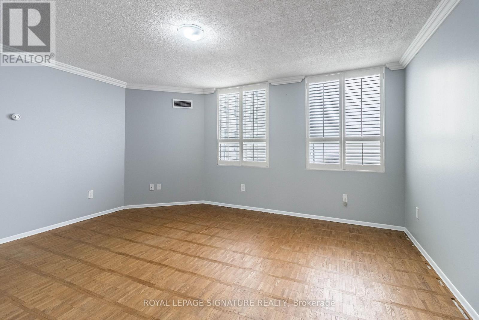 Photo 34 of 2606 3650 Kaneff Crescent, Mississauga ON