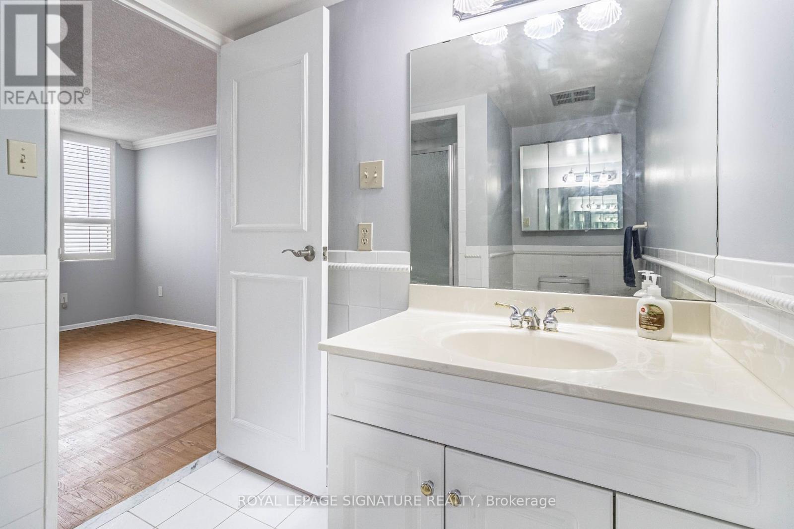 Photo 1 of 2606 3650 Kaneff Crescent, Mississauga ON