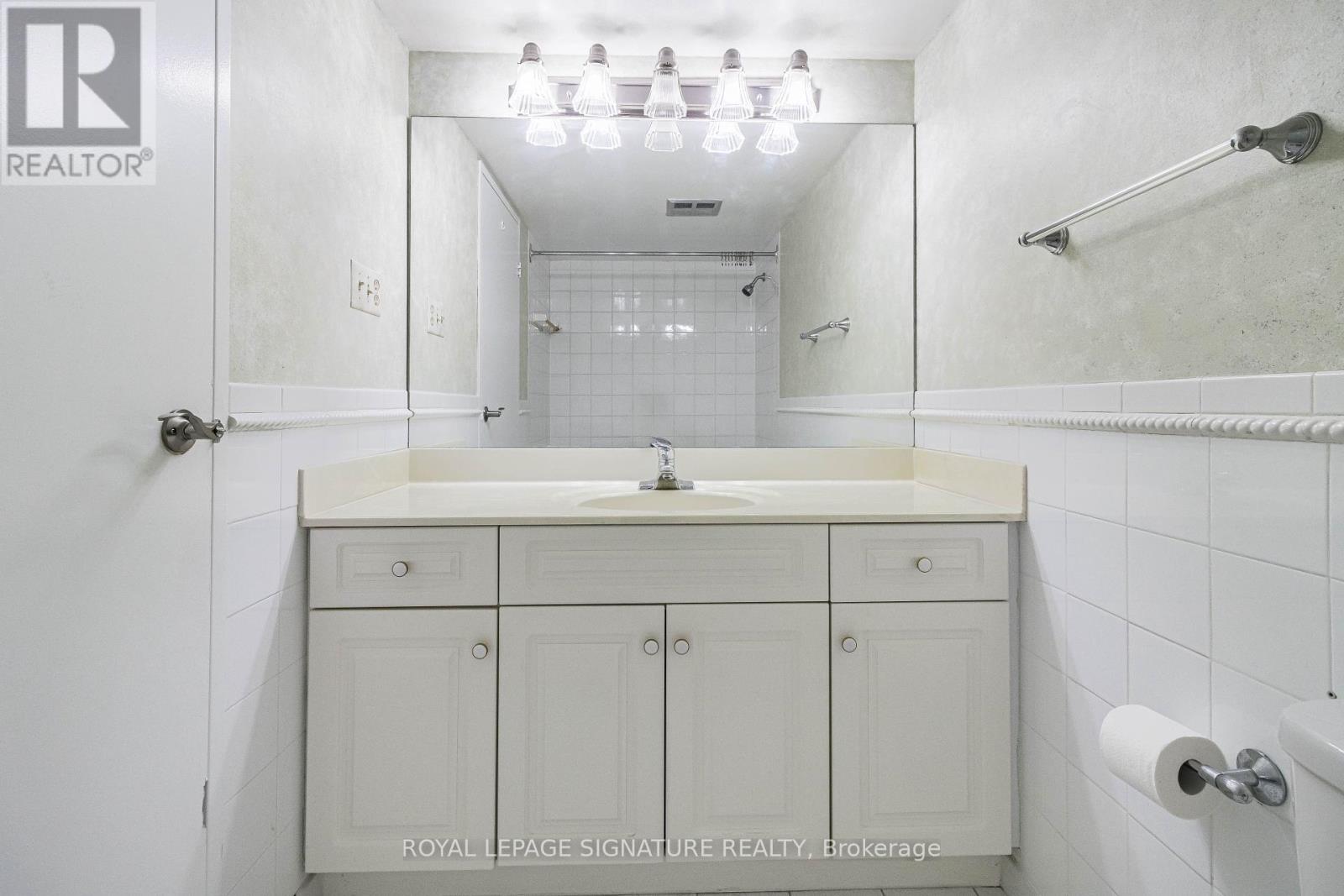 Photo 39 of 2606 3650 Kaneff Crescent, Mississauga ON