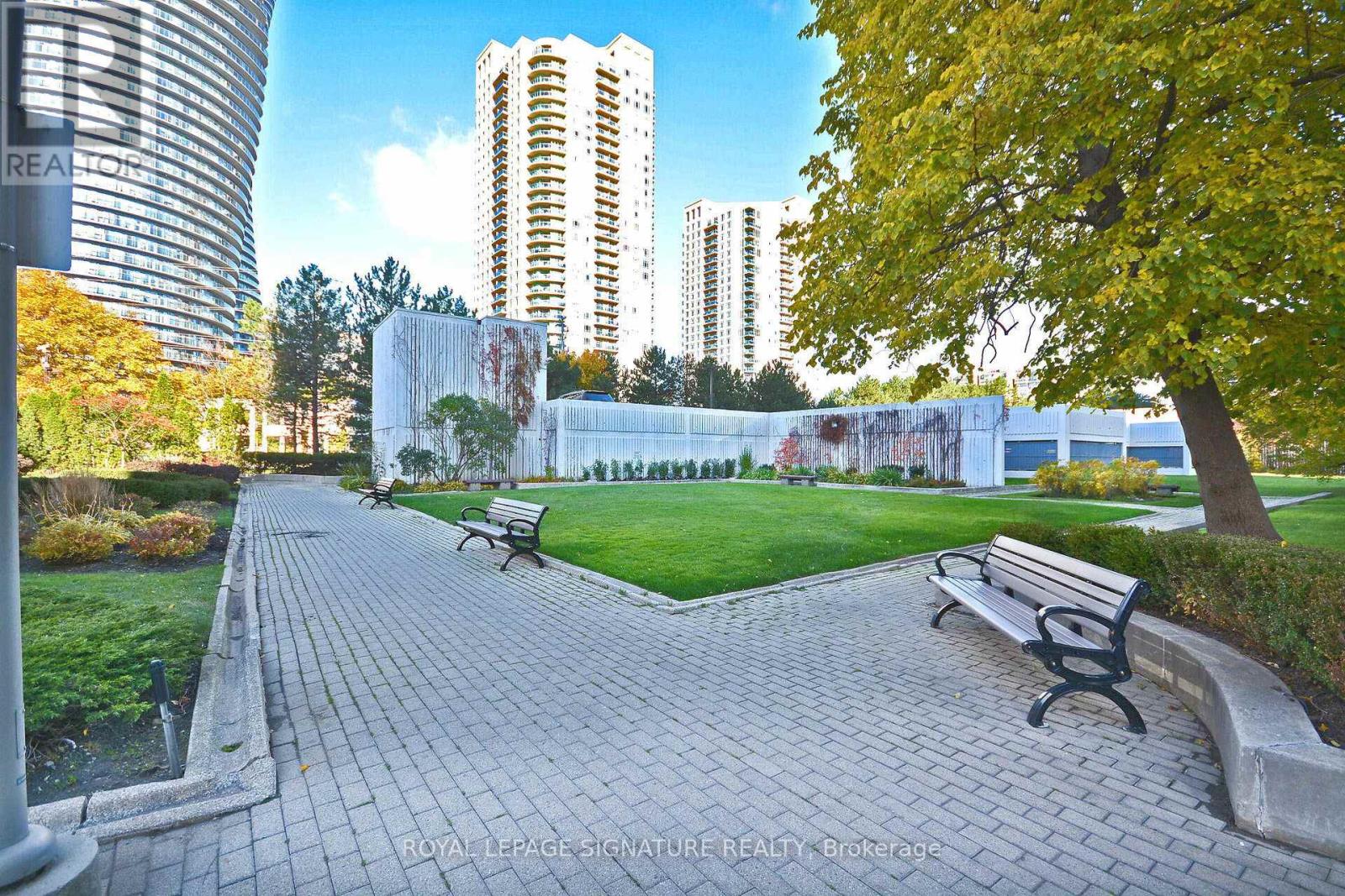 Photo 35 of 2606 3650 Kaneff Crescent, Mississauga ON