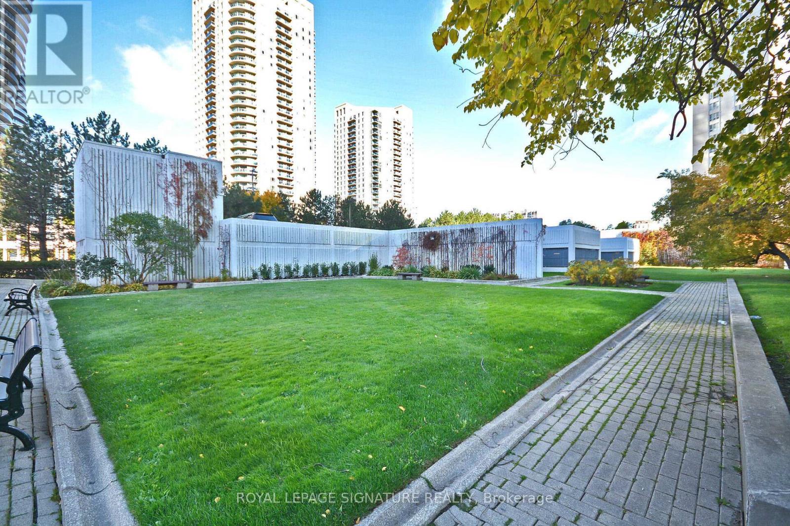 Photo 7 of 2606 3650 Kaneff Crescent, Mississauga ON