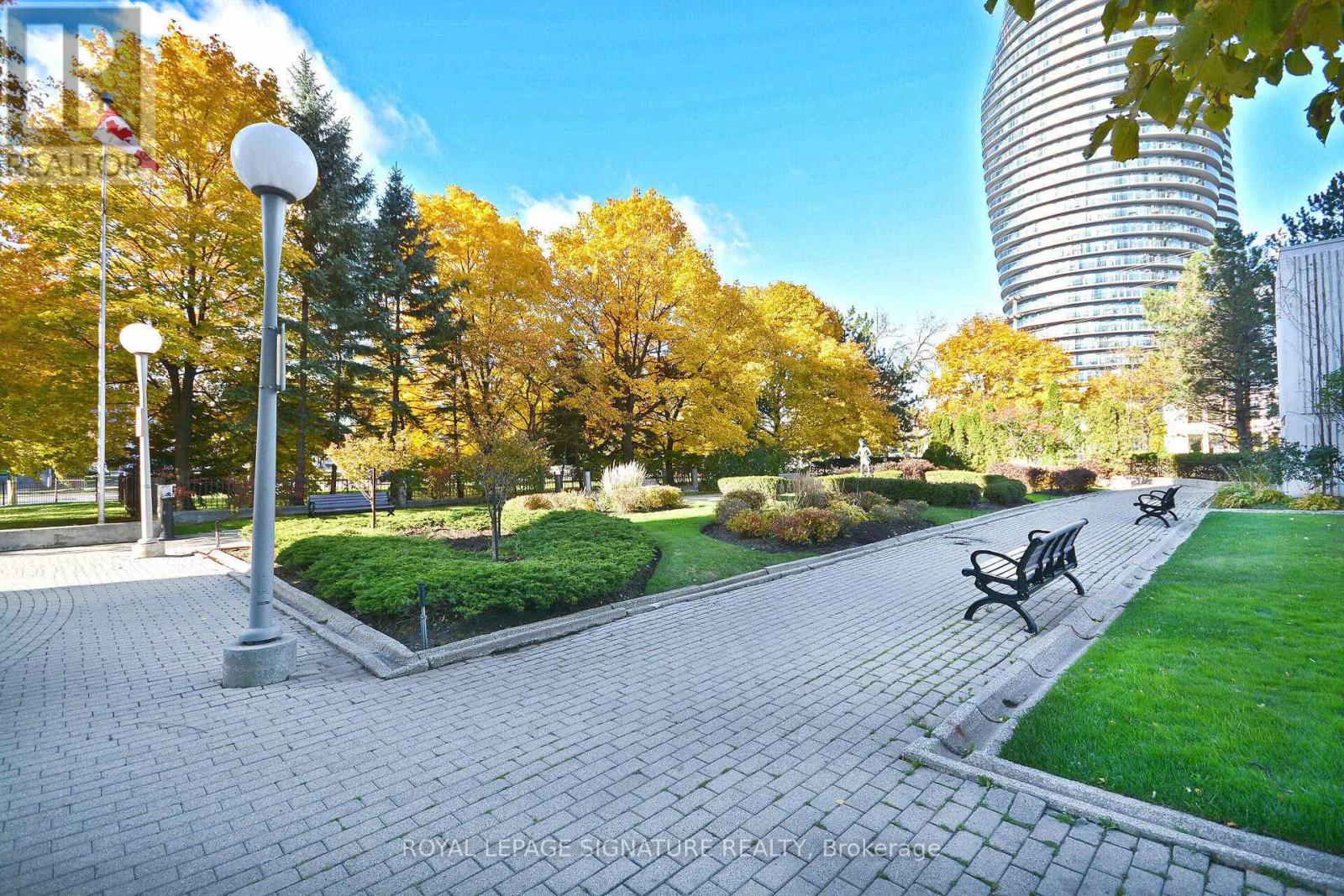 Photo 2 of 2606 3650 Kaneff Crescent, Mississauga ON