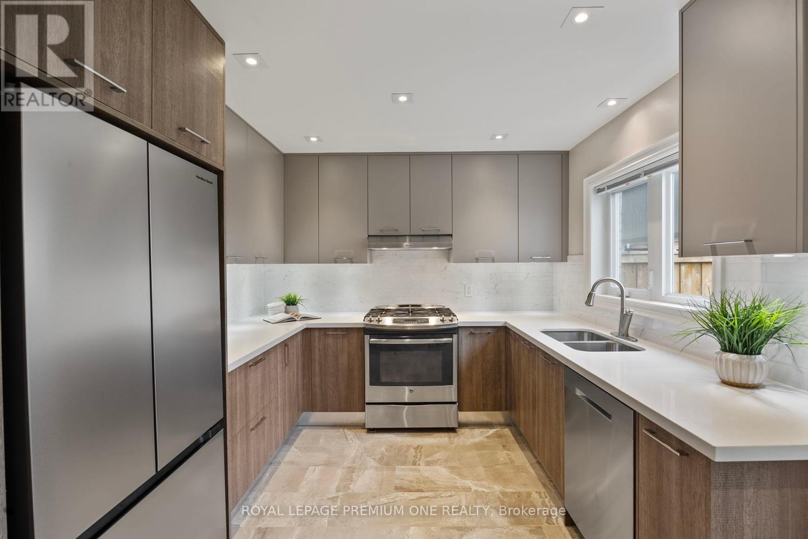 Photo 18 of 8 Buttercup Court, Toronto ON