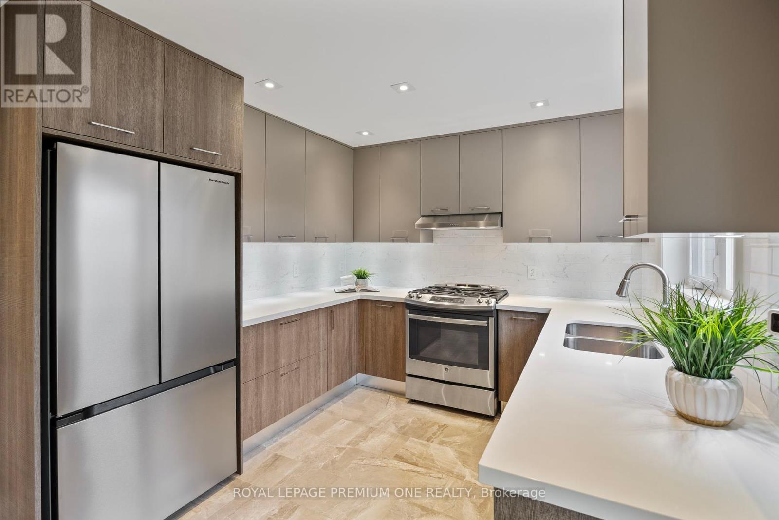 Photo 20 of 8 Buttercup Court, Toronto ON