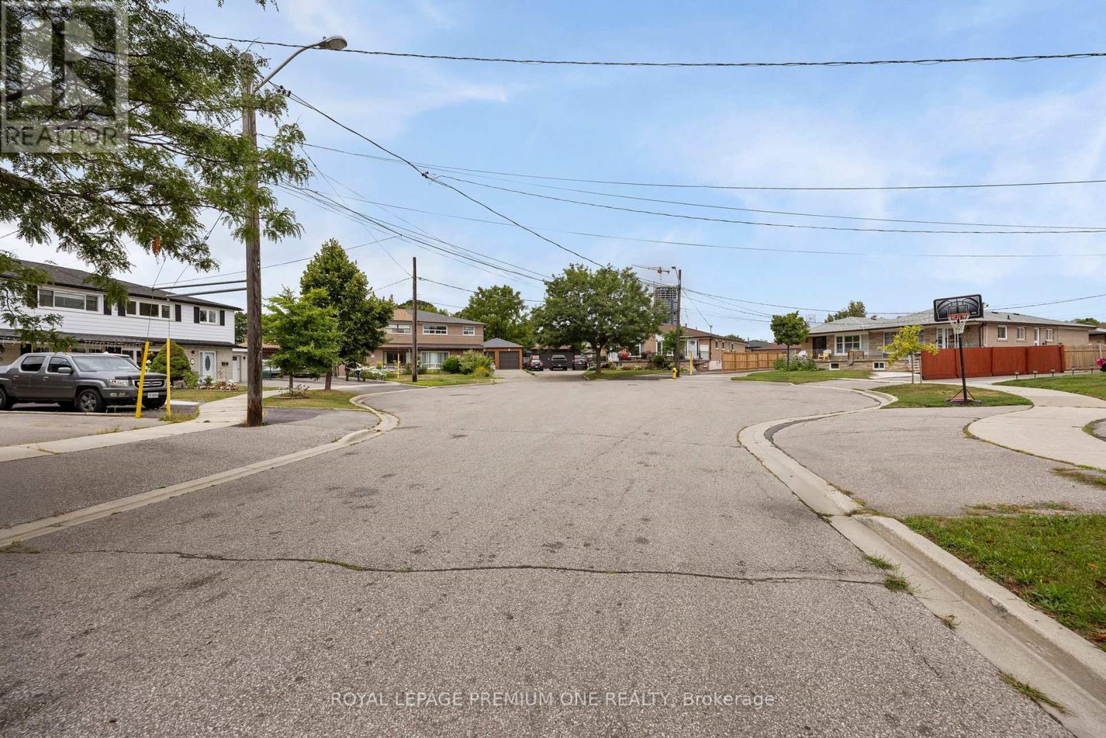 Photo 42 of 8 Buttercup Court, Toronto ON
