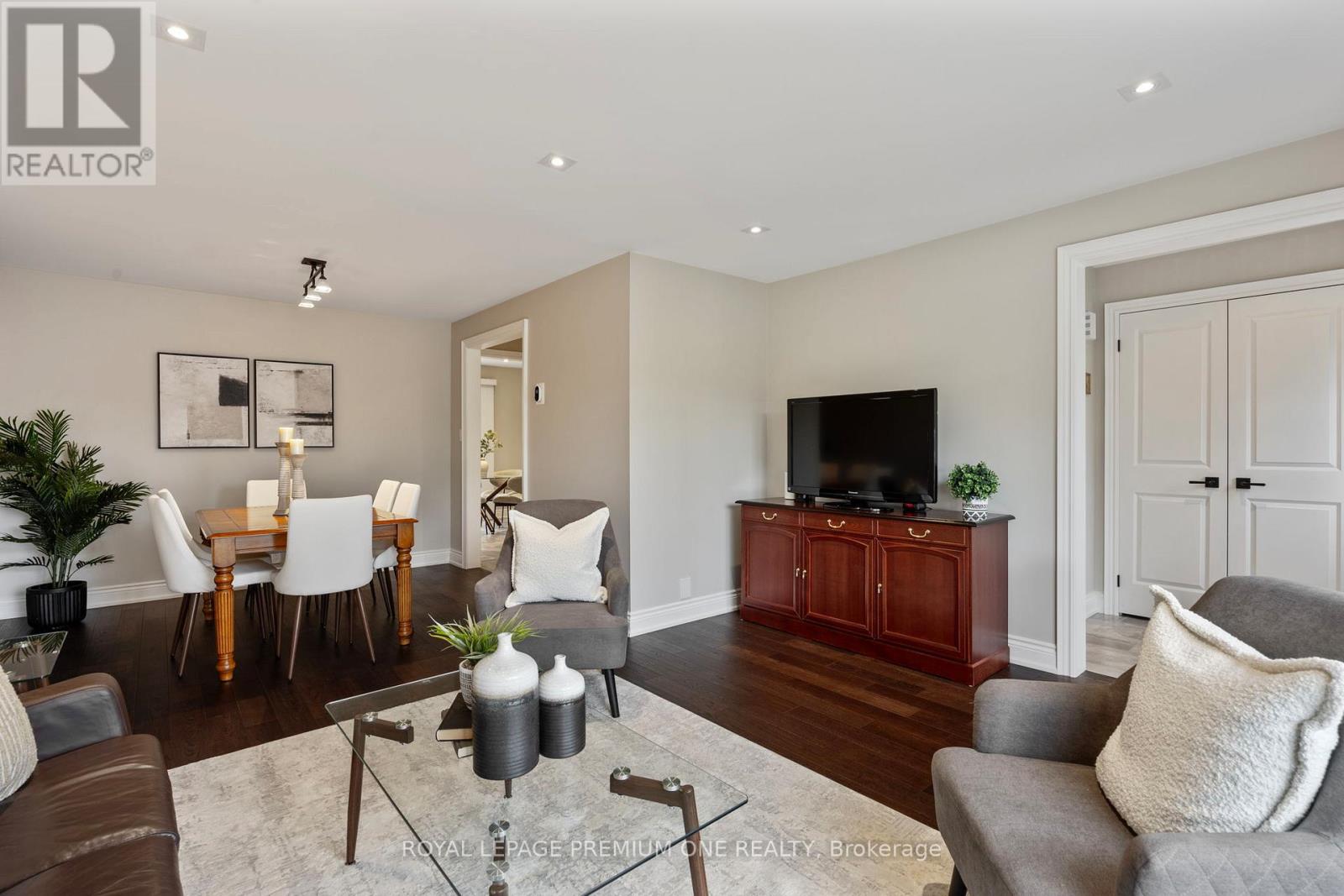 Photo 8 of 8 Buttercup Court, Toronto ON