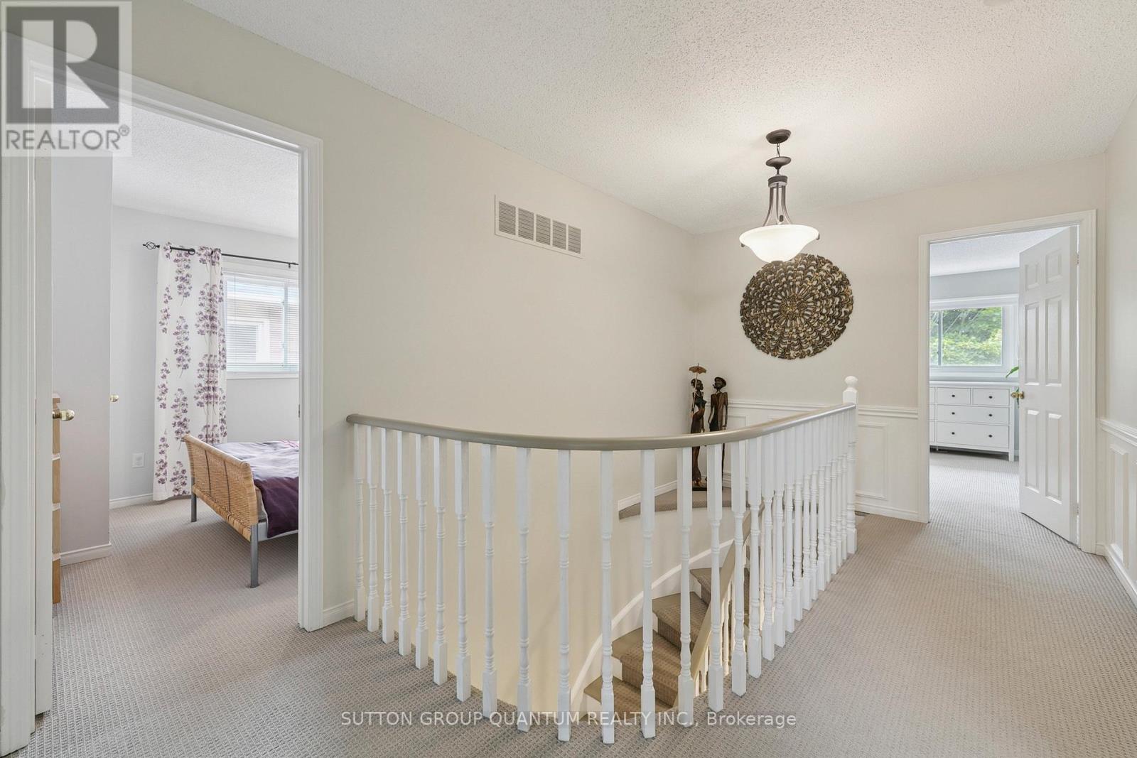 Photo 4 of 3523 Pintail Circle, Mississauga ON