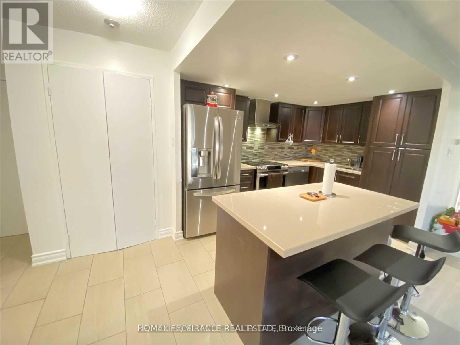 Photo 6 of 1508 3695 Kaneff Crescent, Mississauga ON