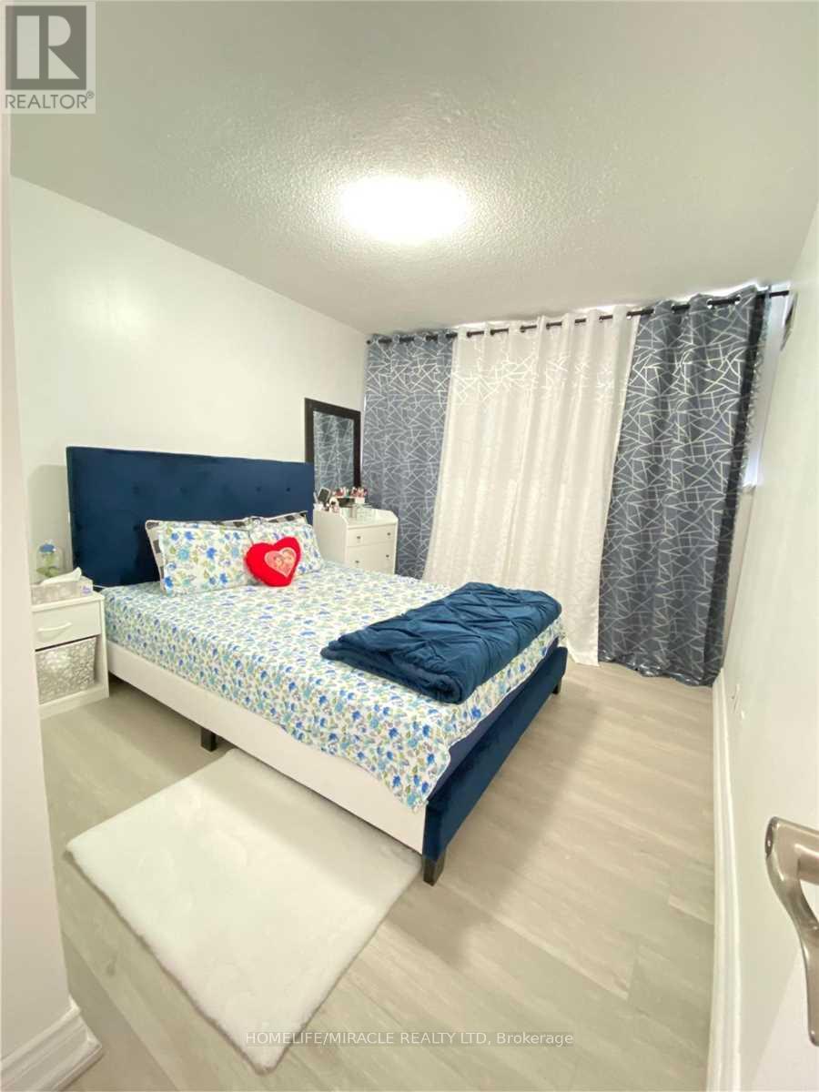 Photo 13 of 1508 3695 Kaneff Crescent, Mississauga ON