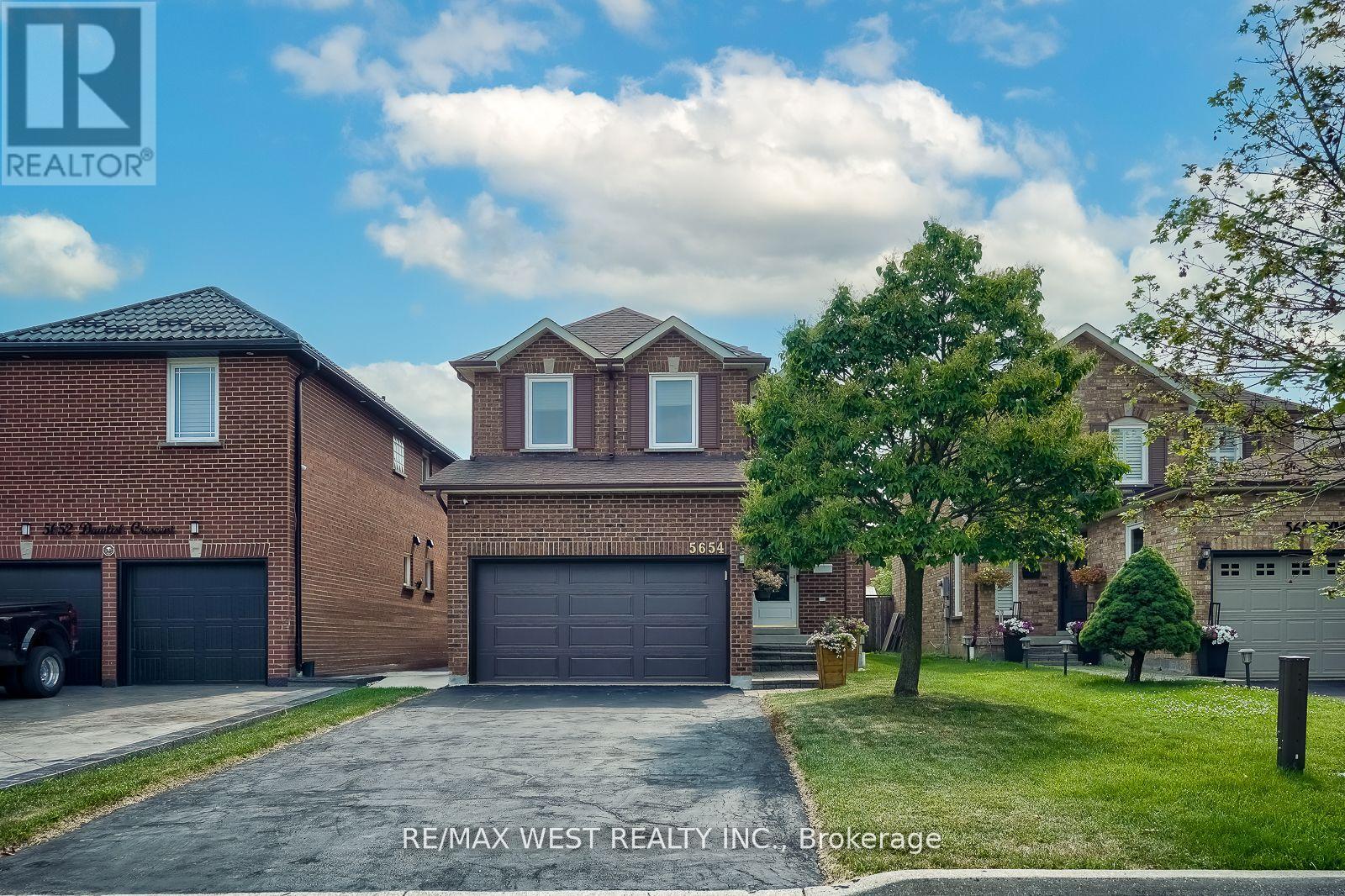 Photo 14 of 5654 Dawlish Crescent, Mississauga ON