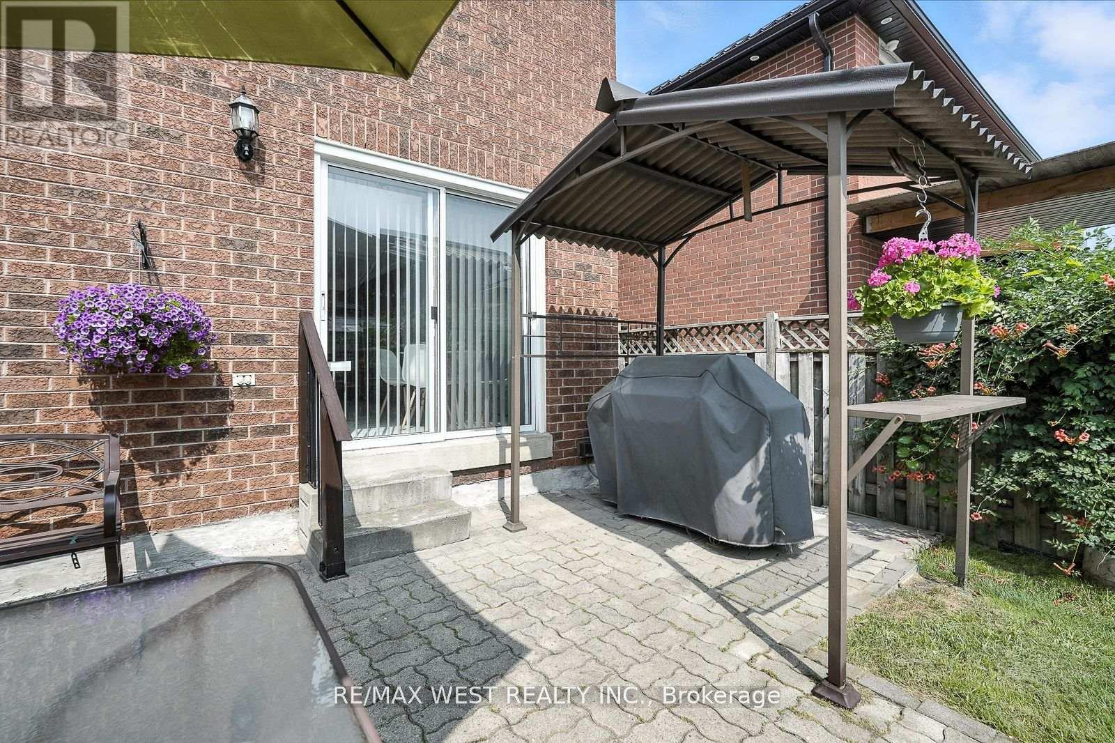 Photo 7 of 5654 Dawlish Crescent, Mississauga ON