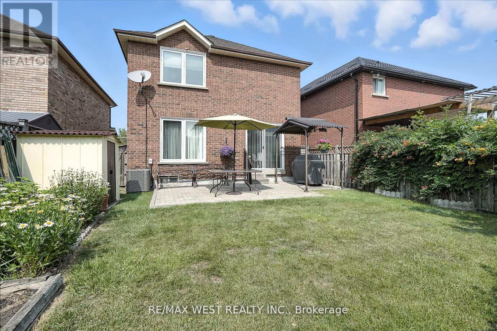 Photo 2 of 5654 Dawlish Crescent, Mississauga ON