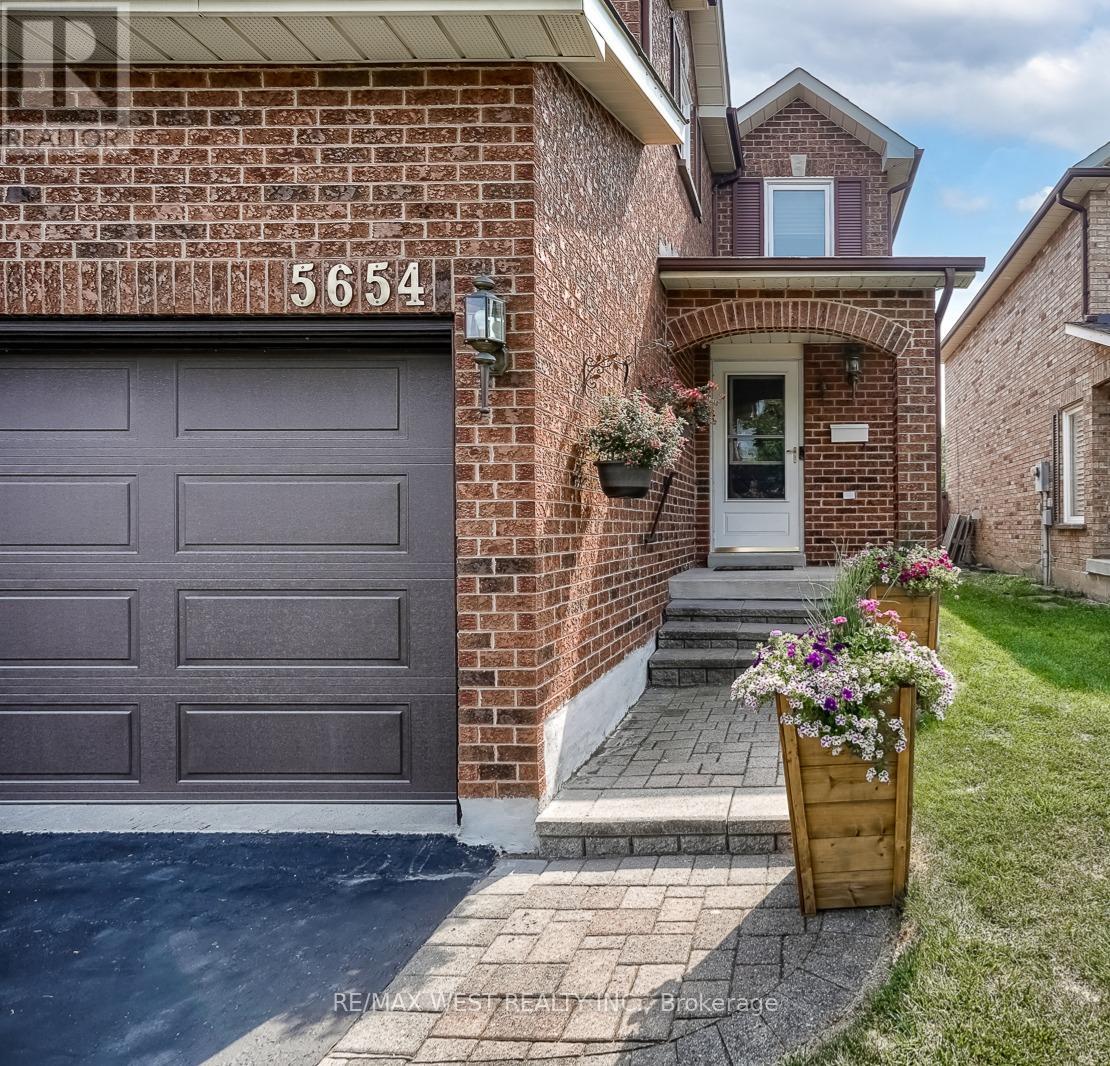 Photo 1 of 5654 Dawlish Crescent, Mississauga ON