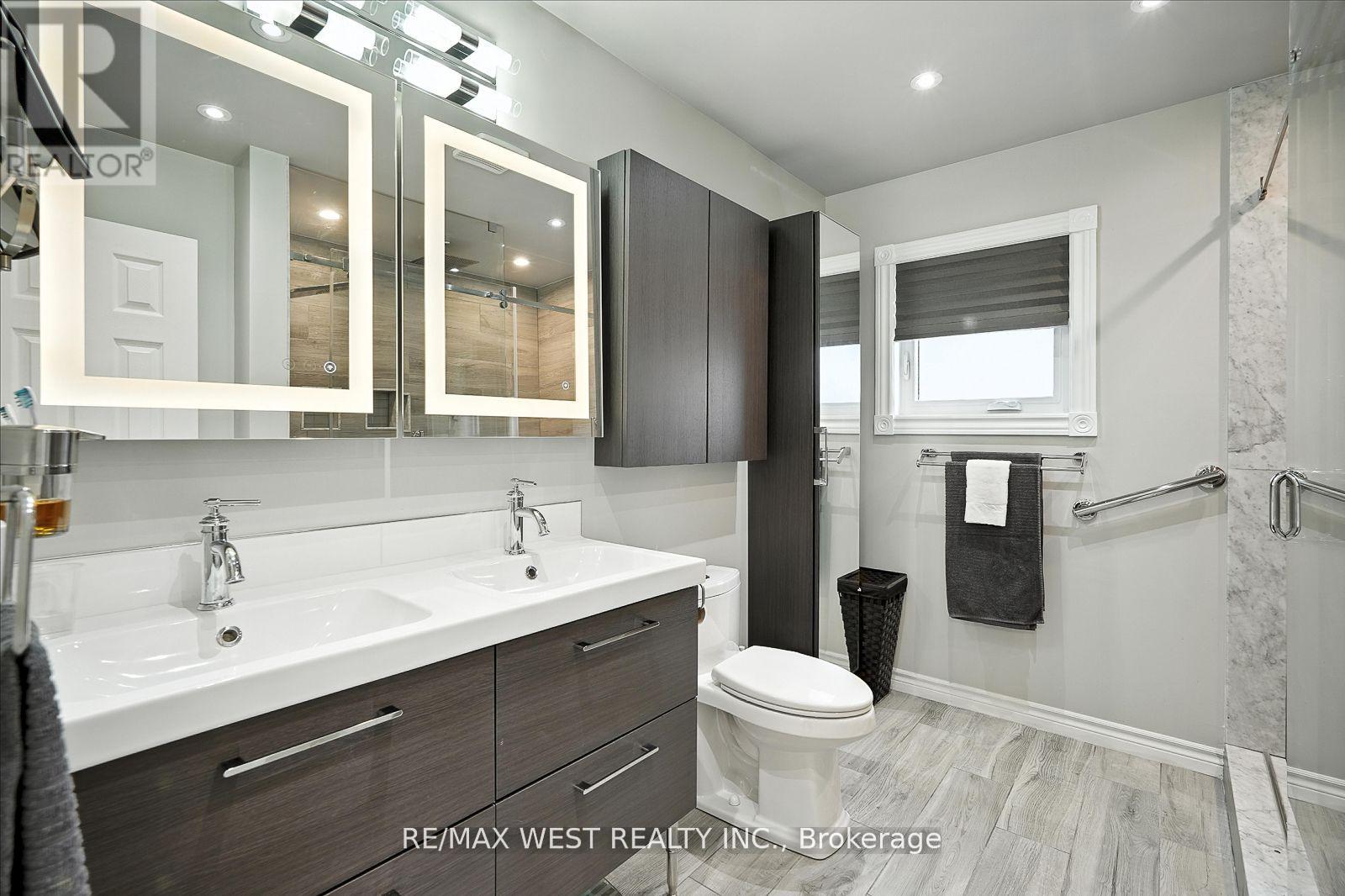 Photo 12 of 5654 Dawlish Crescent, Mississauga ON