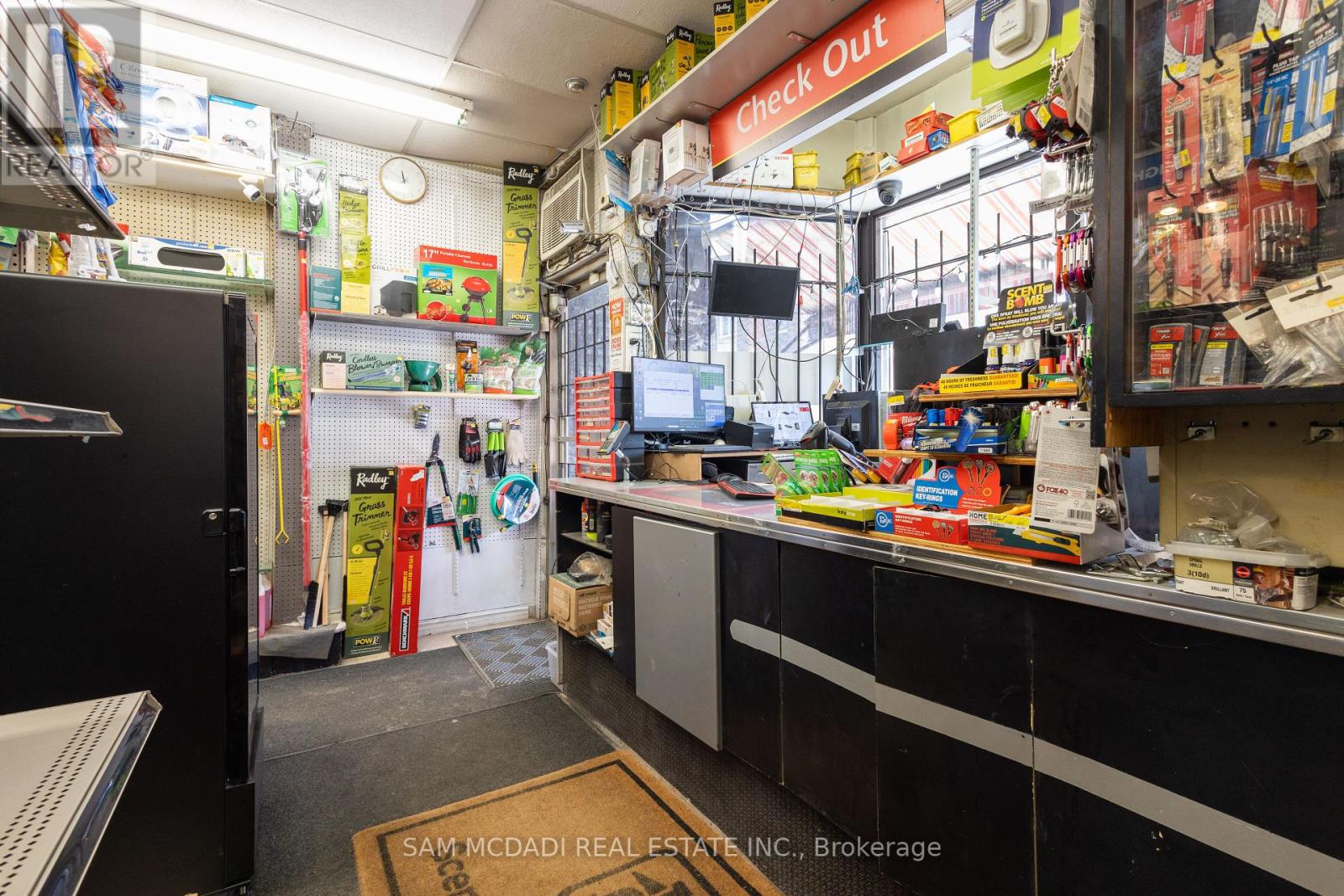 Photo 4 of 1212 Dufferin Street, Toronto ON