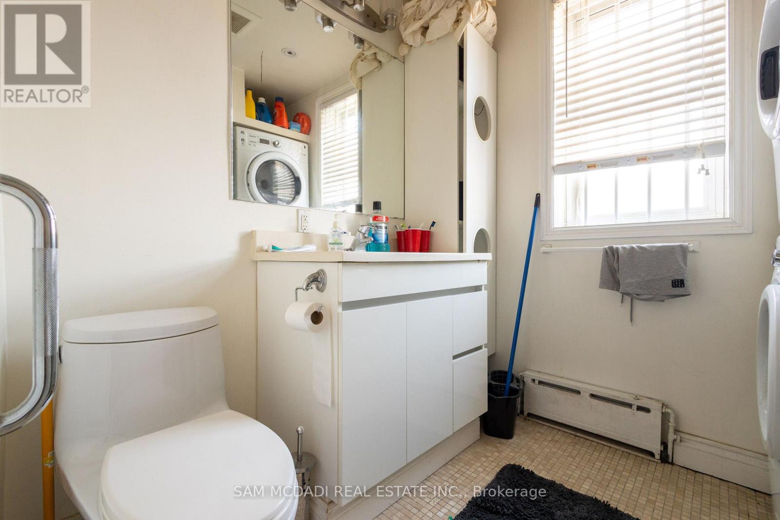 Photo 7 of 1212 Dufferin Street, Toronto ON