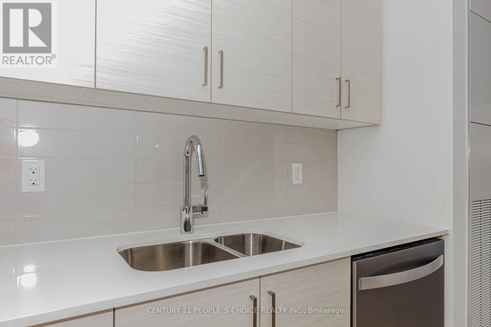 Photo 13 of 1513 1035 Southdown Road, Mississauga ON