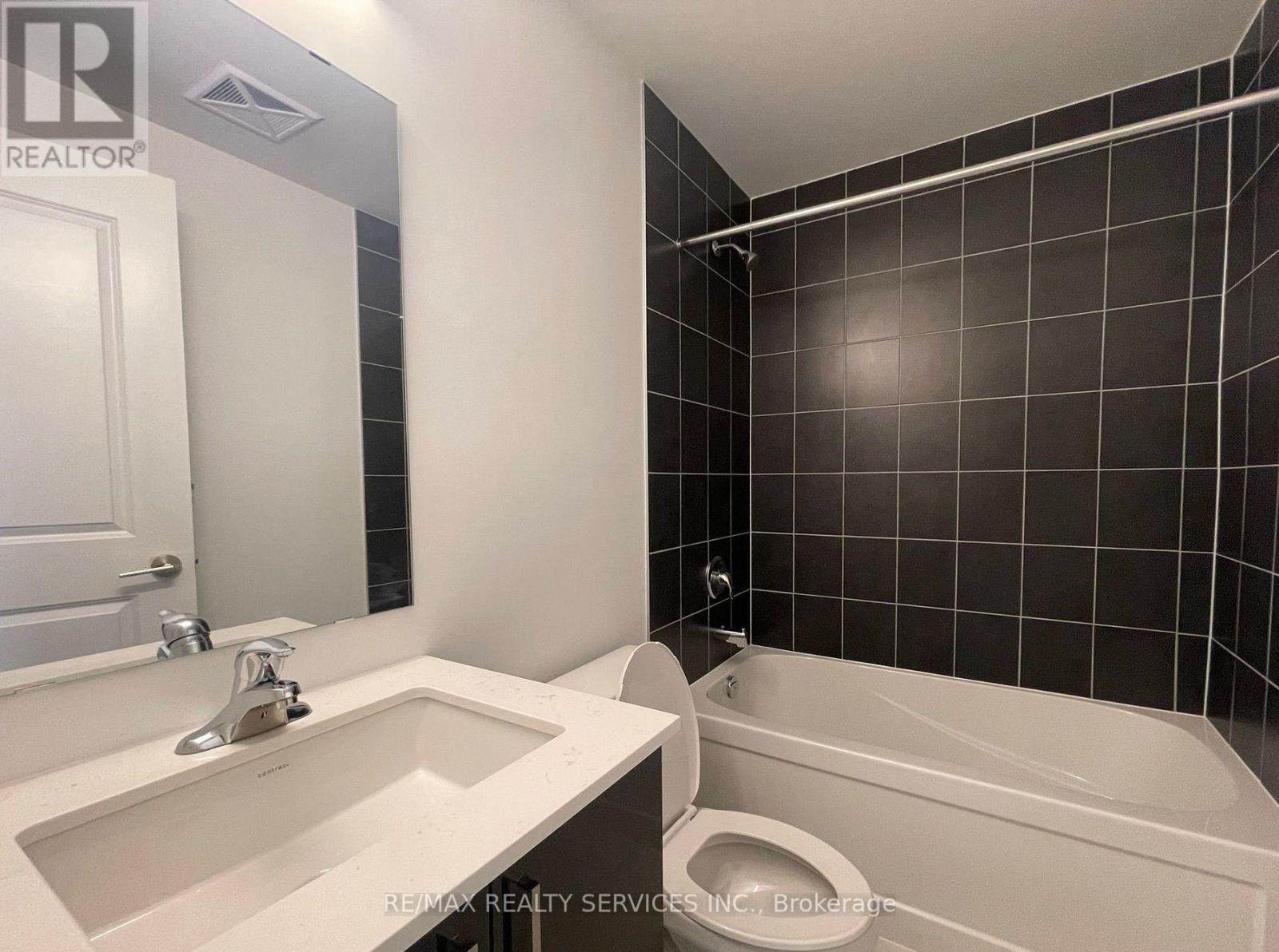 Photo 8 of 255 1095 Douglas Mccurdy Comm Drive, Mississauga ON