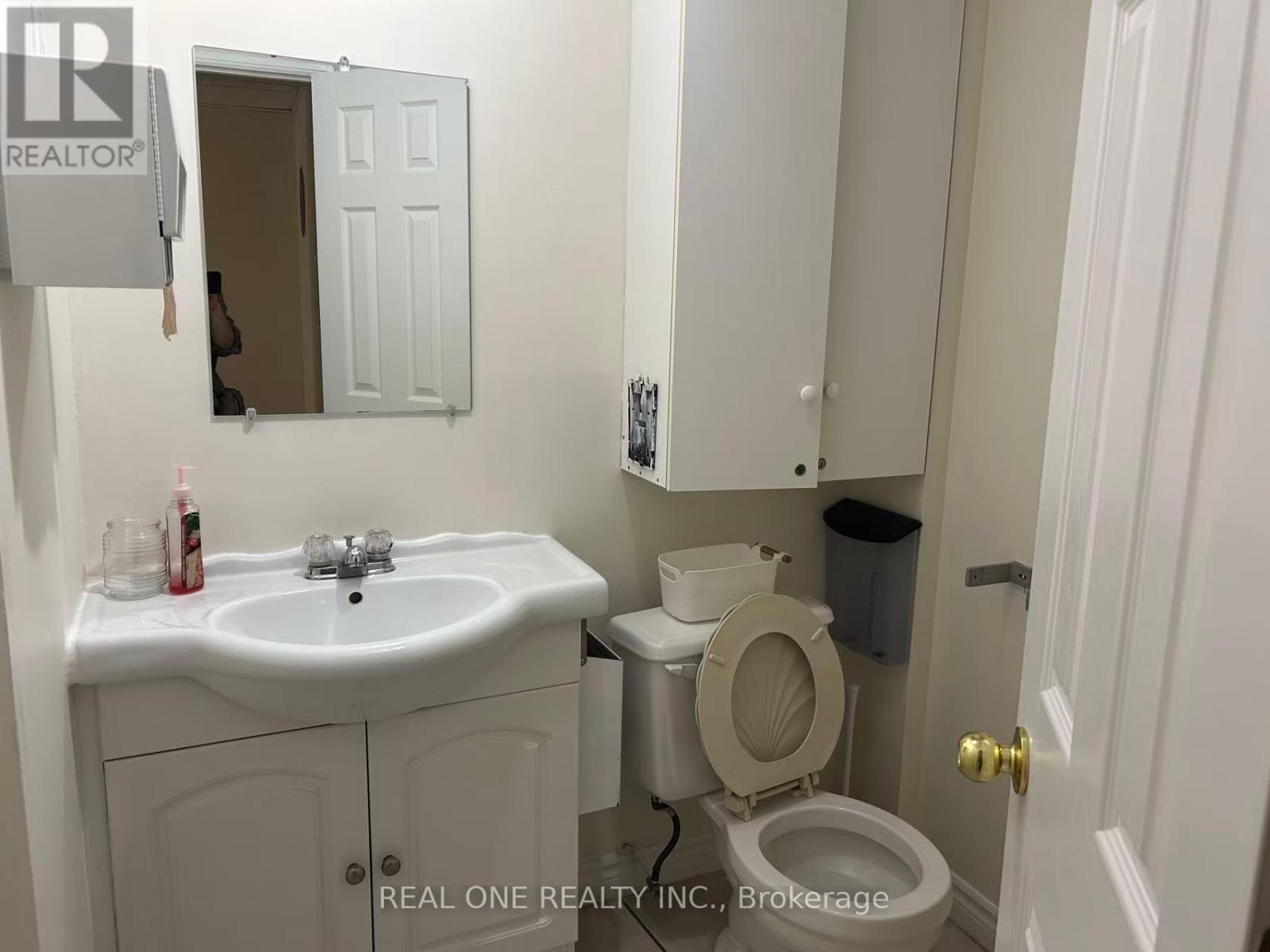 Photo 2 of 36 Britannia Road E, Mississauga ON