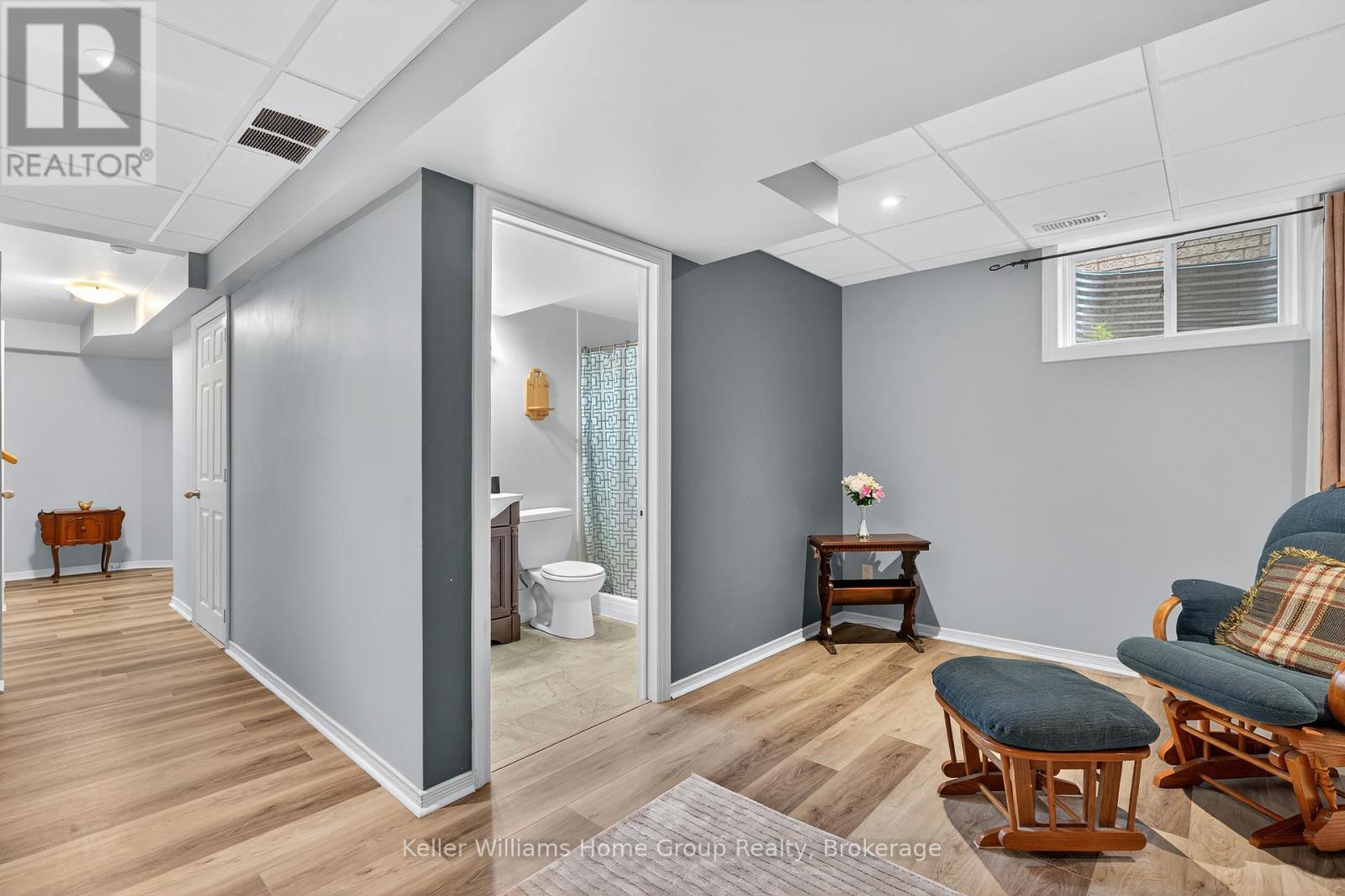 Photo 17 of 90 Udvari Crescent, Kitchener ON
