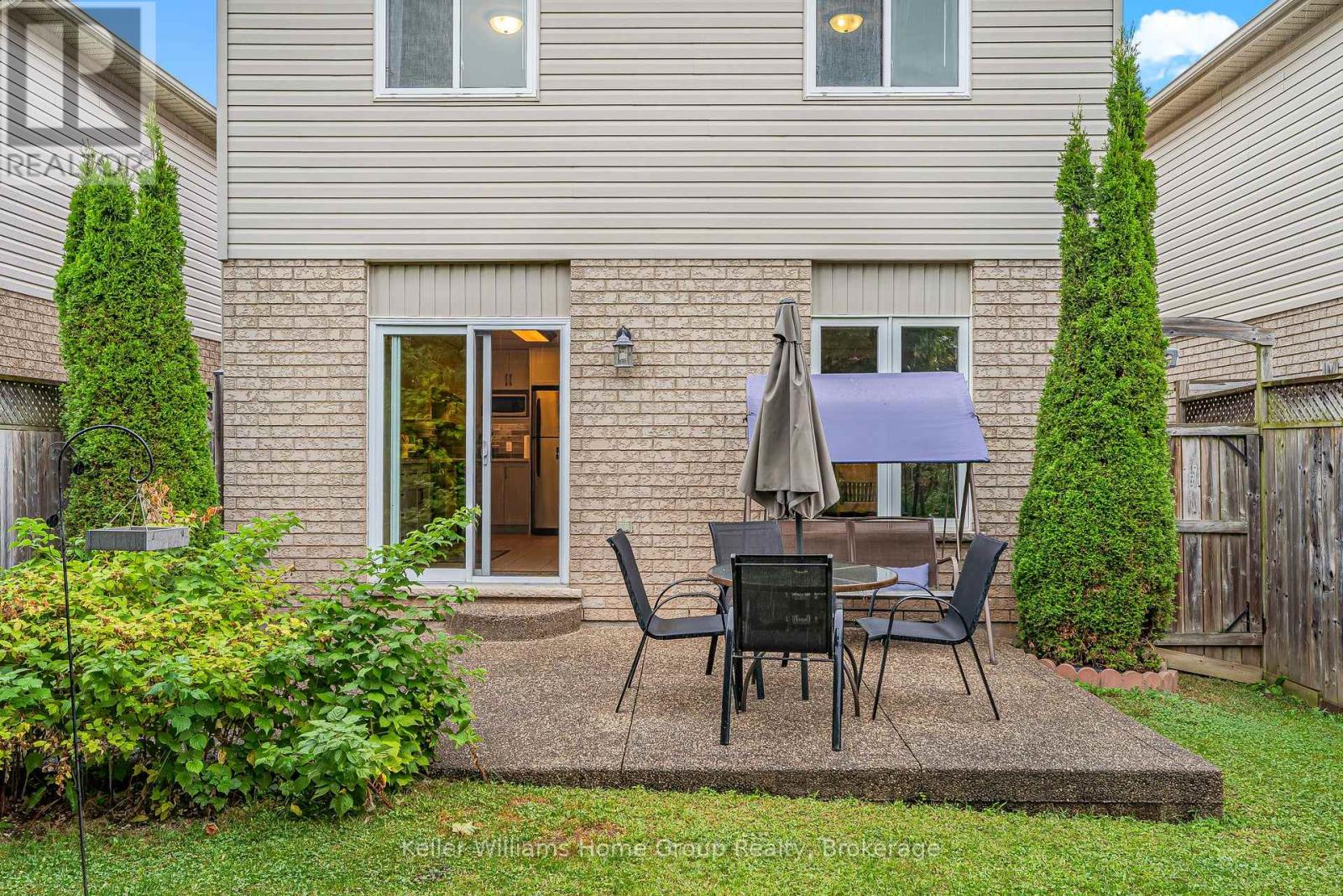 Photo 19 of 90 Udvari Crescent, Kitchener ON