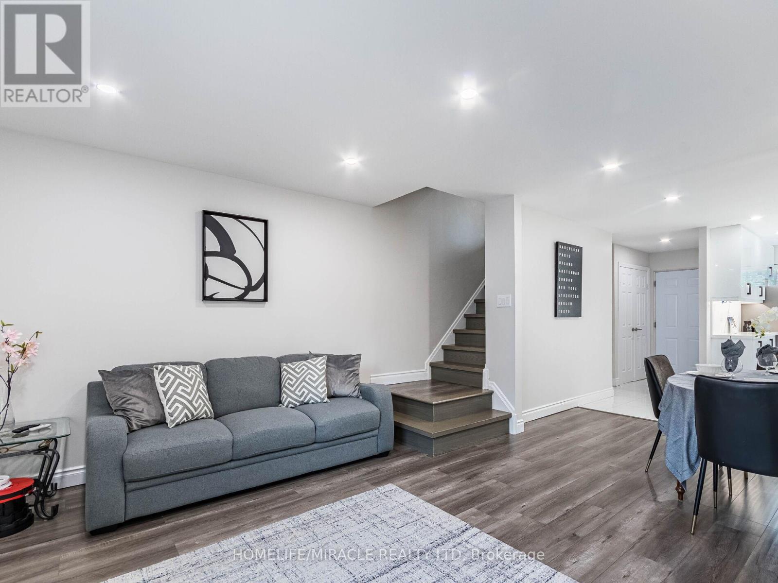 Photo 4 of 124 180 Mississauga Valley Boulevard, Mississauga ON
