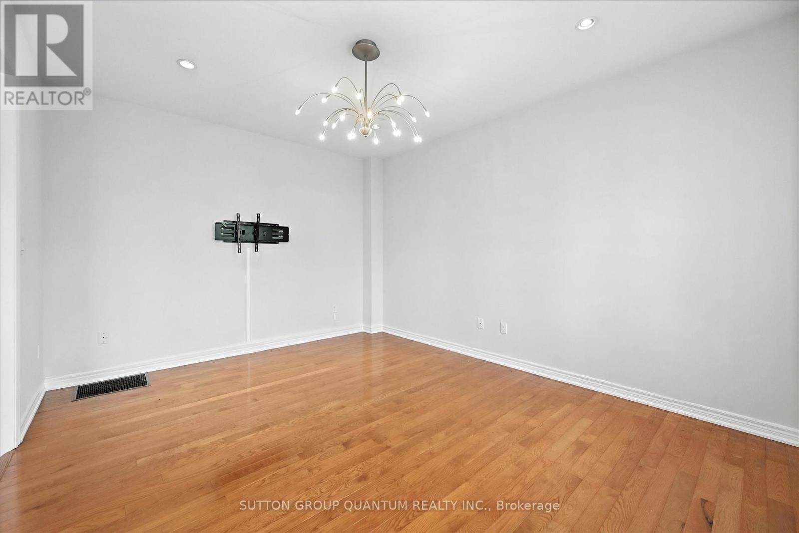 Photo 14 of 167 Alessio Drive, Hamilton ON