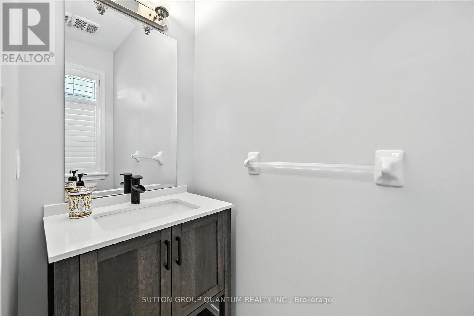 Photo 18 of 167 Alessio Drive, Hamilton ON