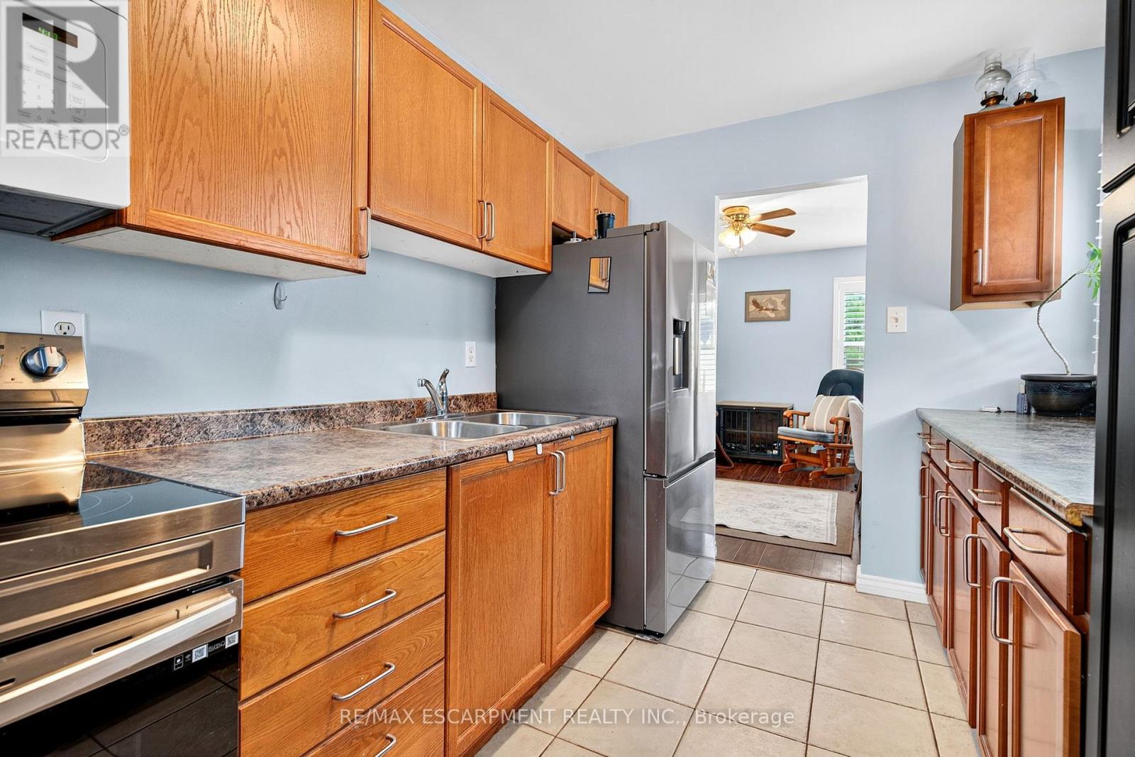 Photo 16 of 15 Donald Avenue, Hamilton ON