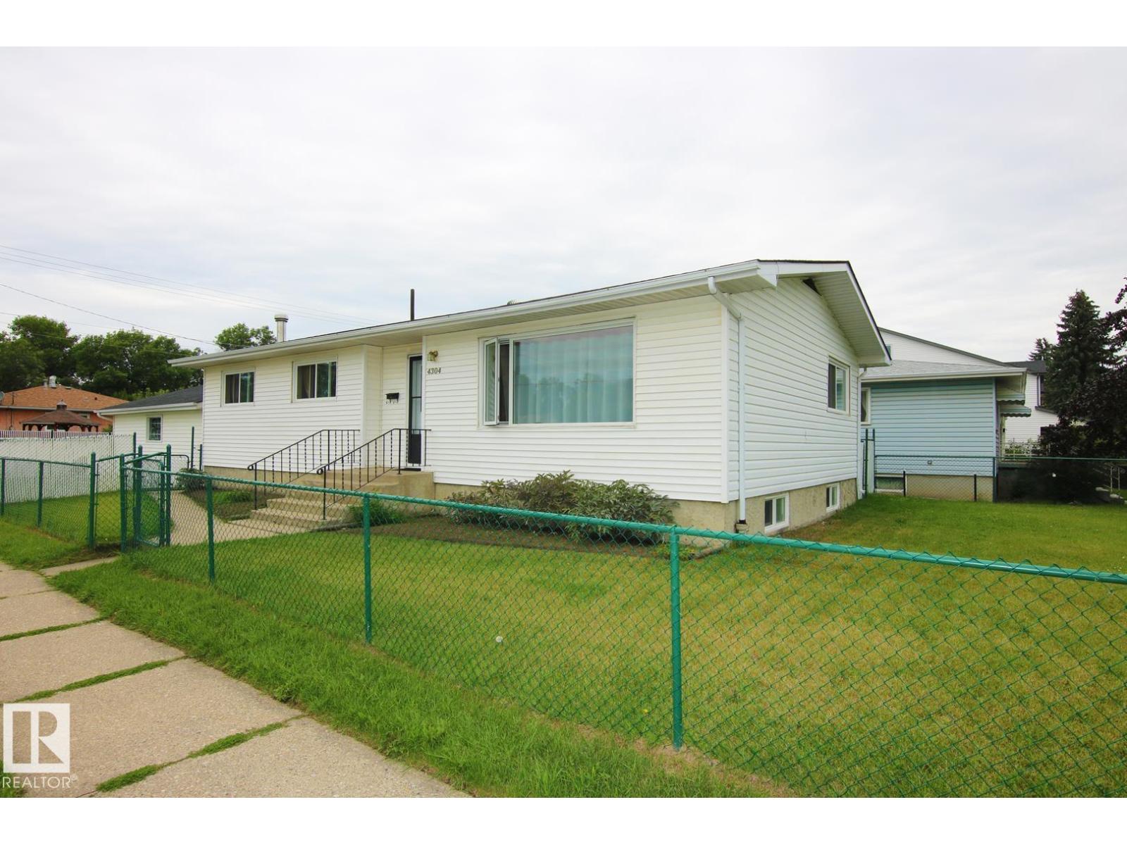 Photo 34 of 4304 121 Av Nw, Edmonton AB