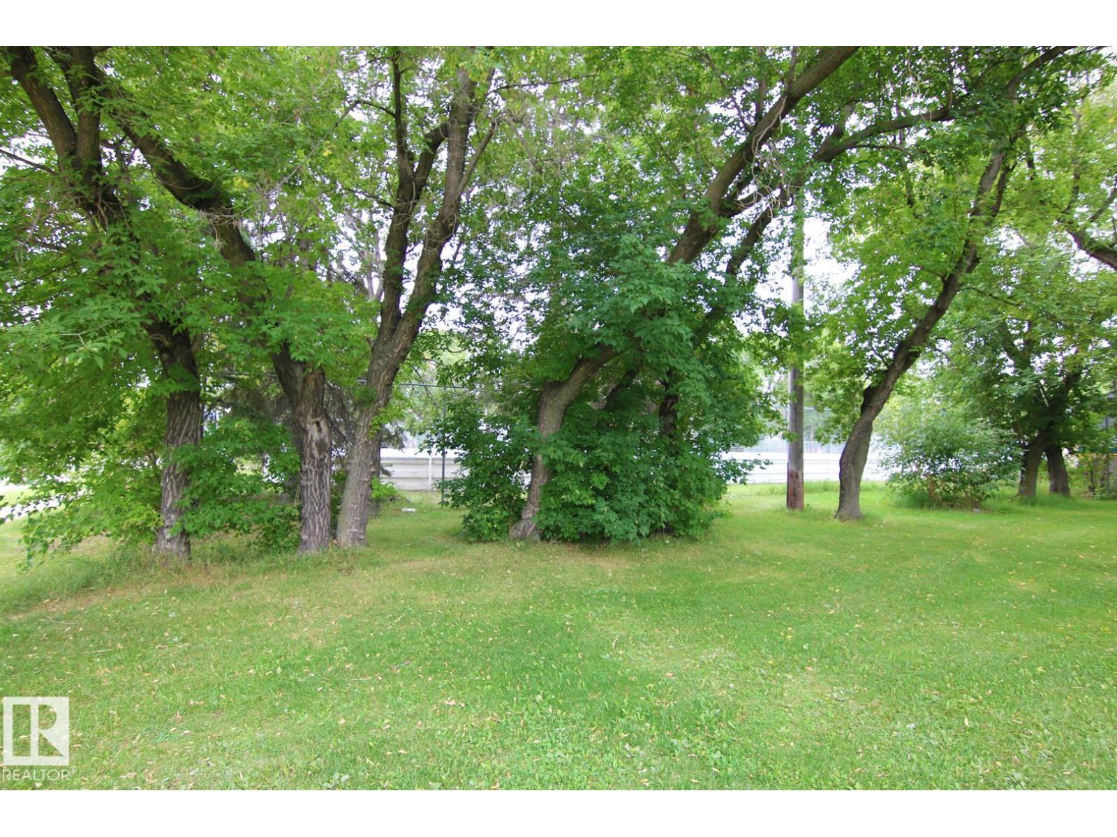 Photo 11 of 4304 121 Av Nw, Edmonton AB