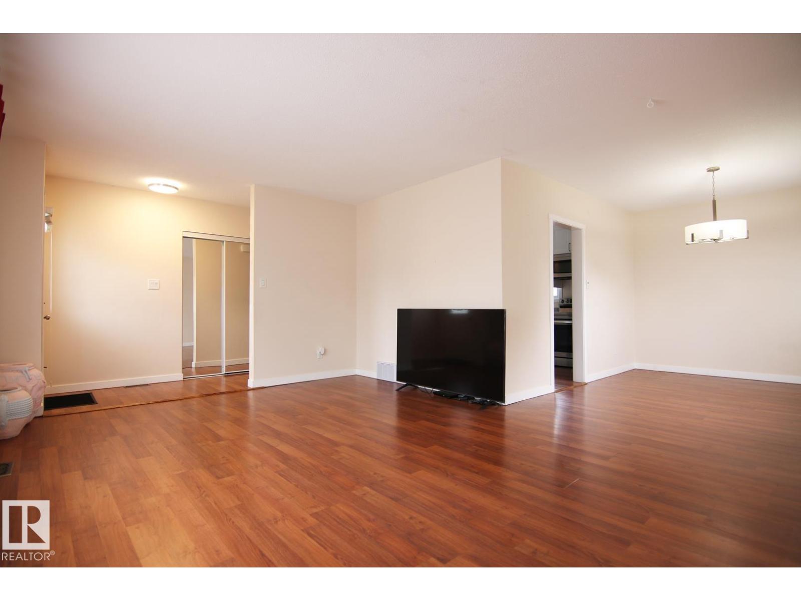 Photo 23 of 4304 121 Av Nw, Edmonton AB