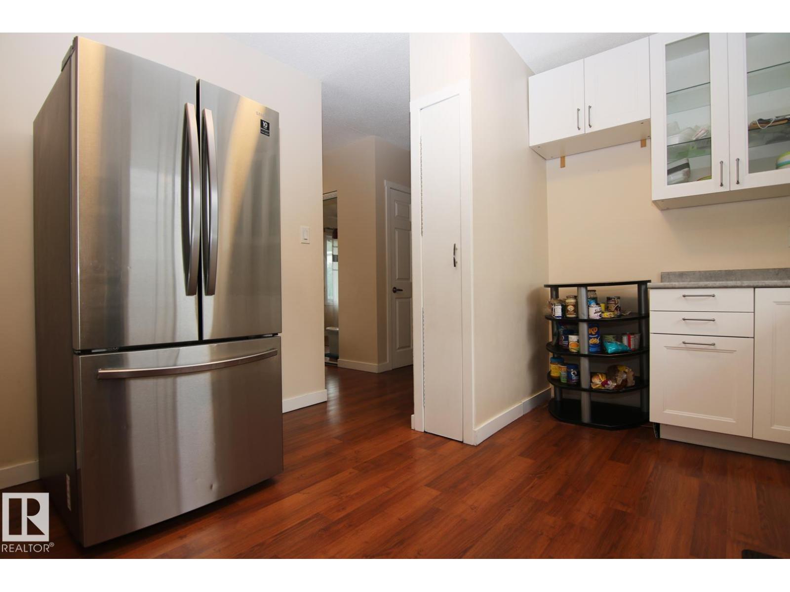 Photo 19 of 4304 121 Av Nw, Edmonton AB
