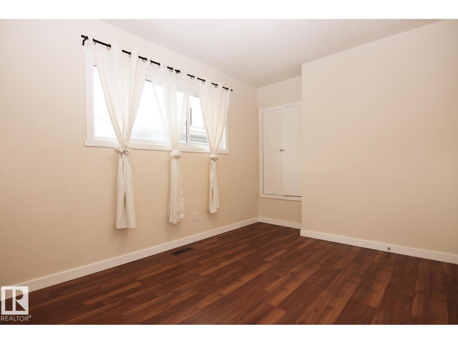 Photo 18 of 4304 121 Av Nw, Edmonton AB