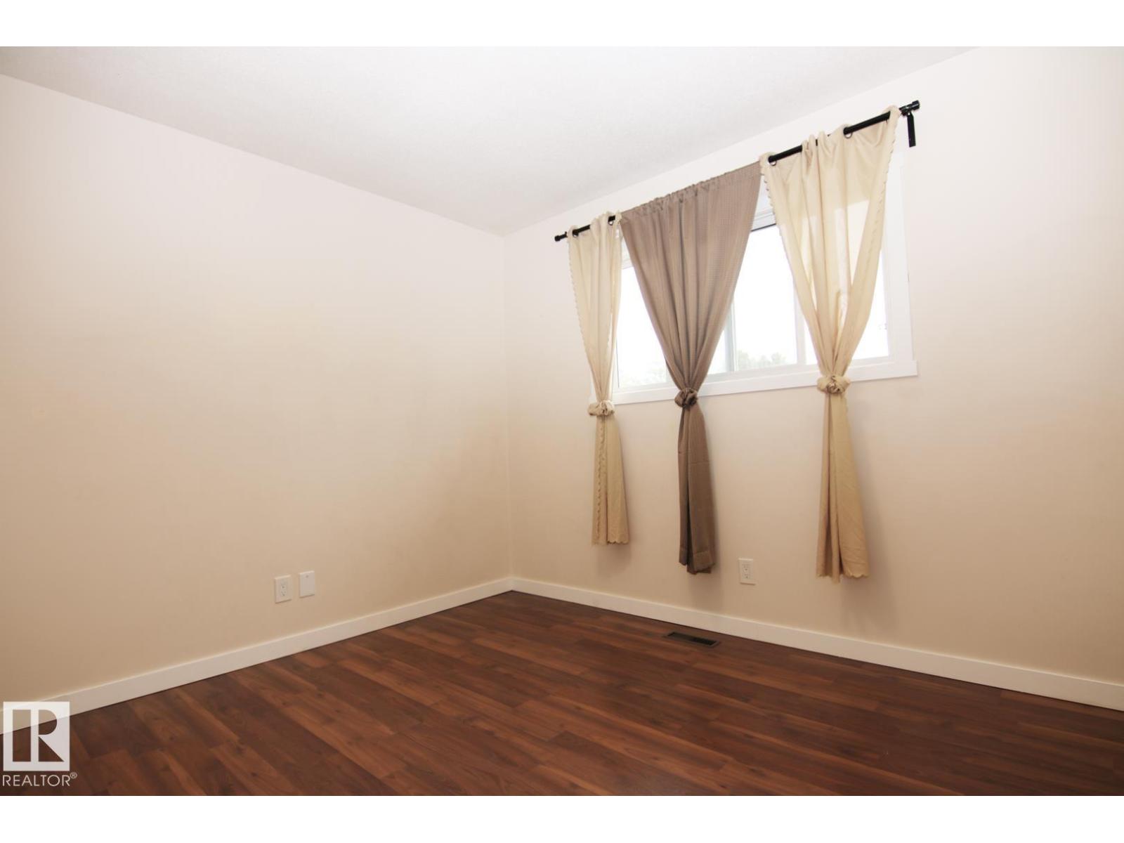 Photo 1 of 4304 121 Av Nw, Edmonton AB