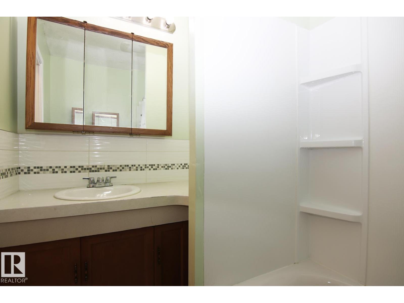 Photo 3 of 4304 121 Av Nw, Edmonton AB