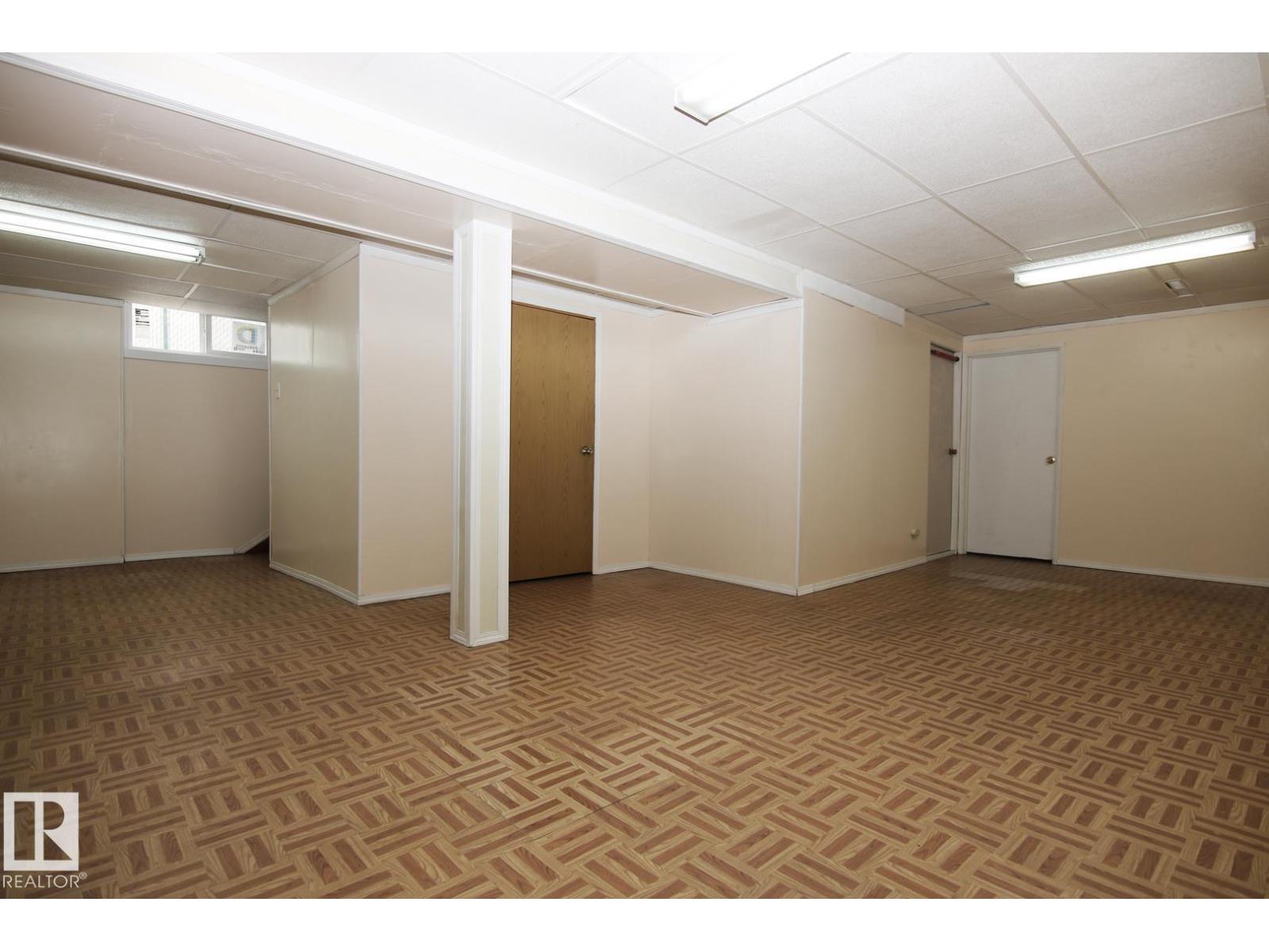 Photo 2 of 4304 121 Av Nw, Edmonton AB