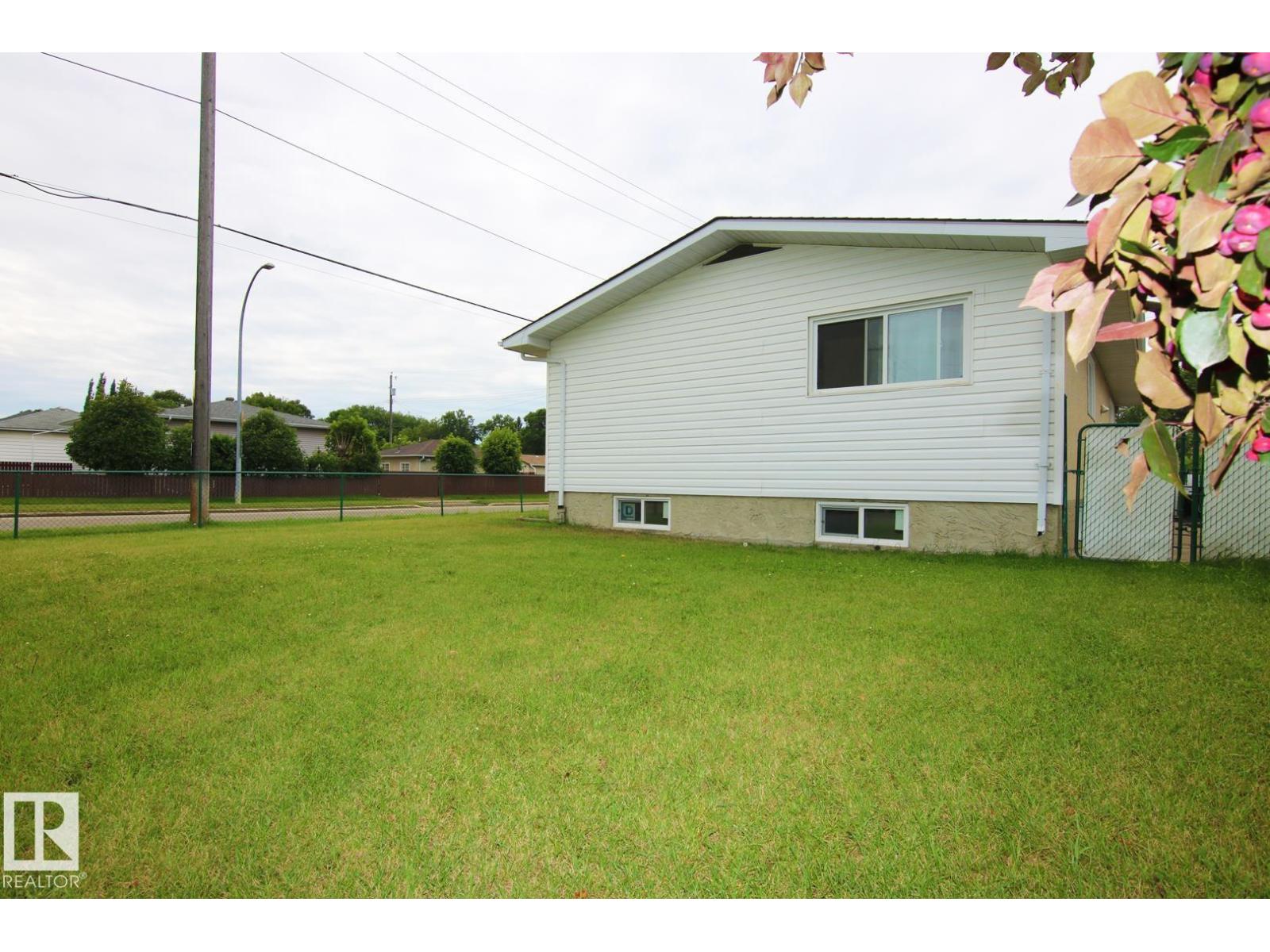 Photo 29 of 4304 121 Av Nw, Edmonton AB