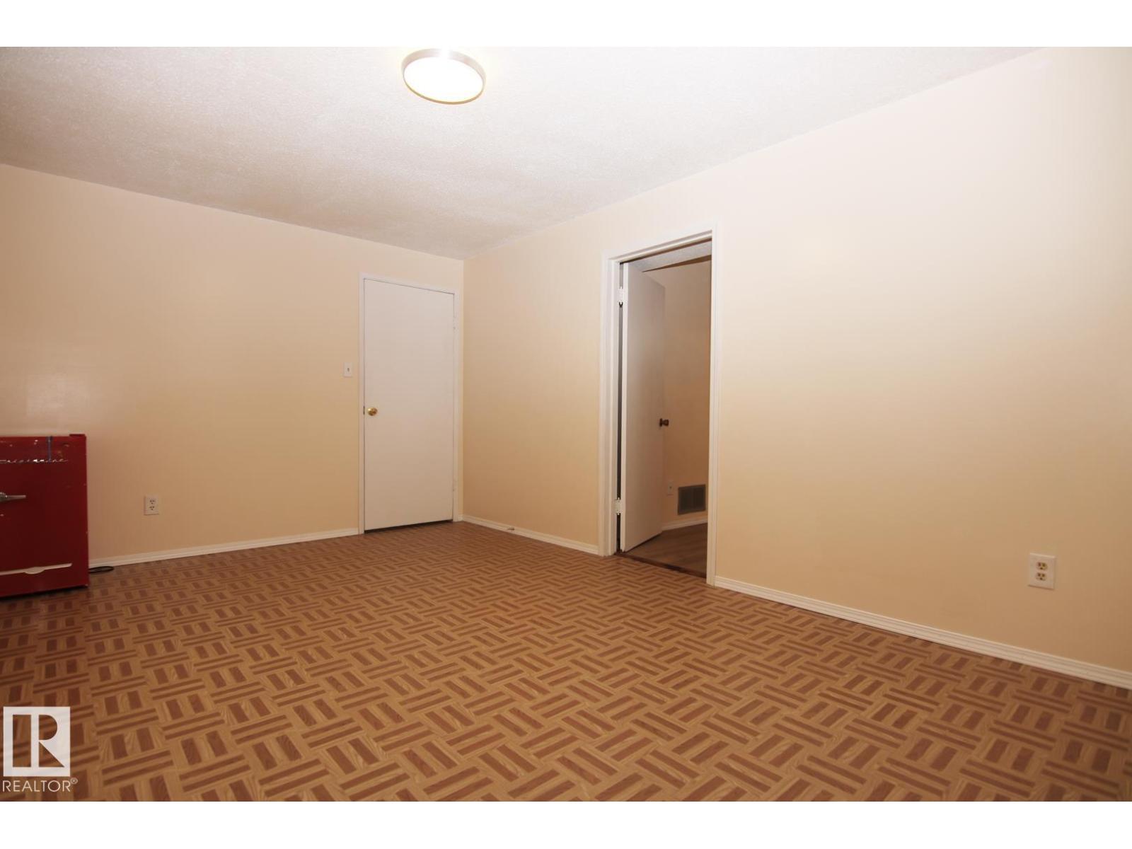 Photo 12 of 4304 121 Av Nw, Edmonton AB