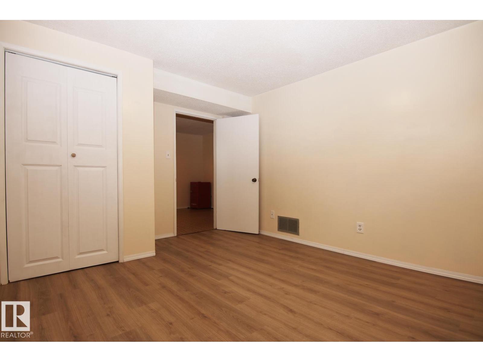 Photo 26 of 4304 121 Av Nw, Edmonton AB