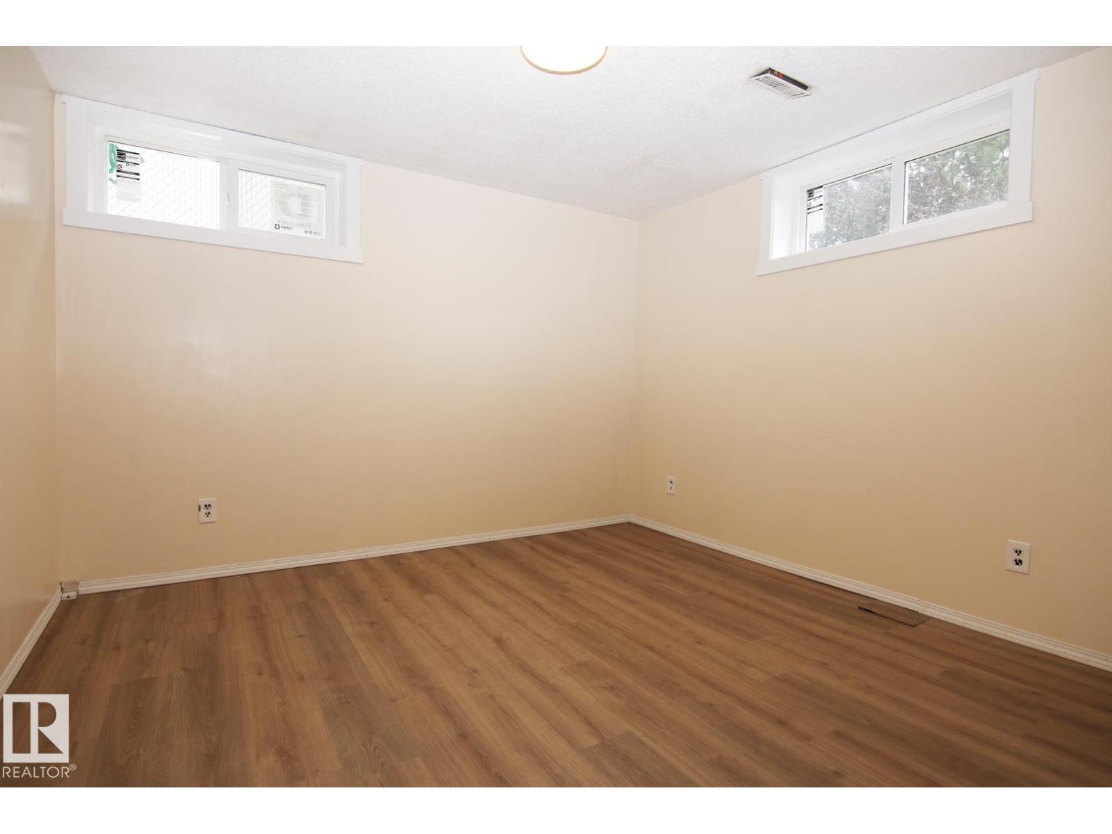 Photo 35 of 4304 121 Av Nw, Edmonton AB