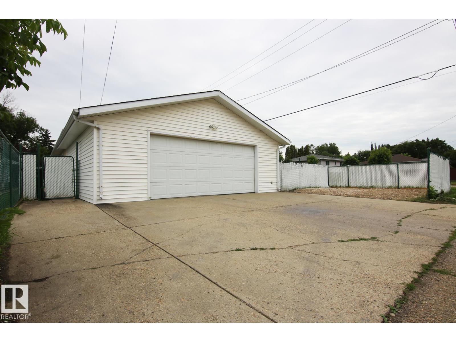 Photo 32 of 4304 121 Av Nw, Edmonton AB