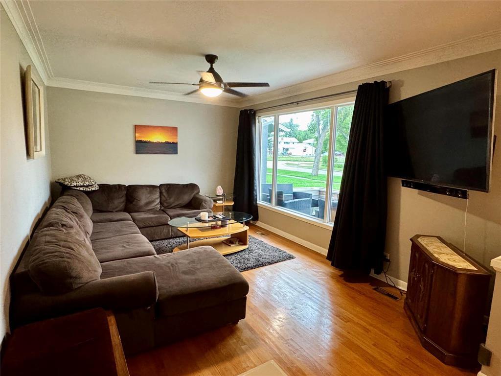 Photo 5 of 570 St Anthony Avenue, Winnipeg MB