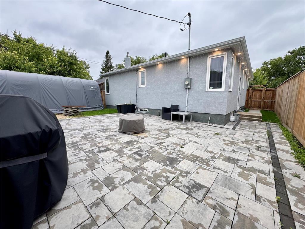 Photo 6 of 570 St Anthony Avenue, Winnipeg MB