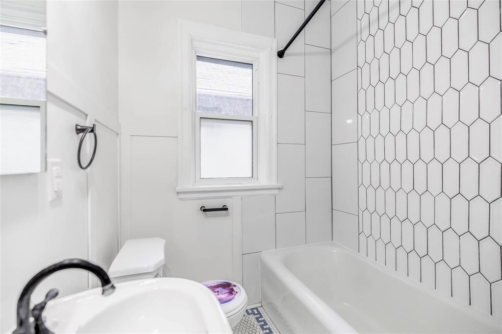 Photo 1 of 784 Alverstone Street, Winnipeg MB