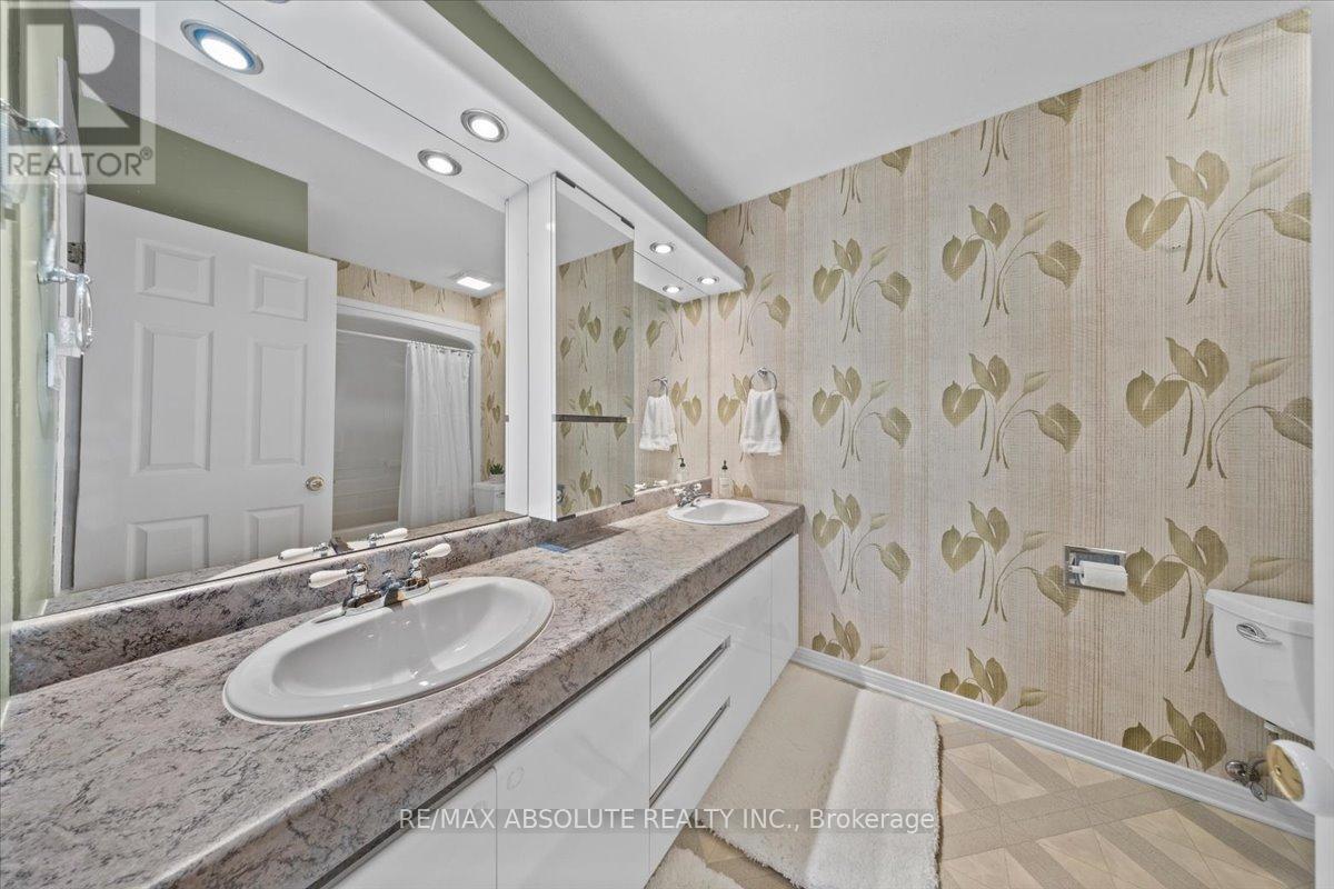 Photo 28 of 22 Banting Crescent, Ottawa ON