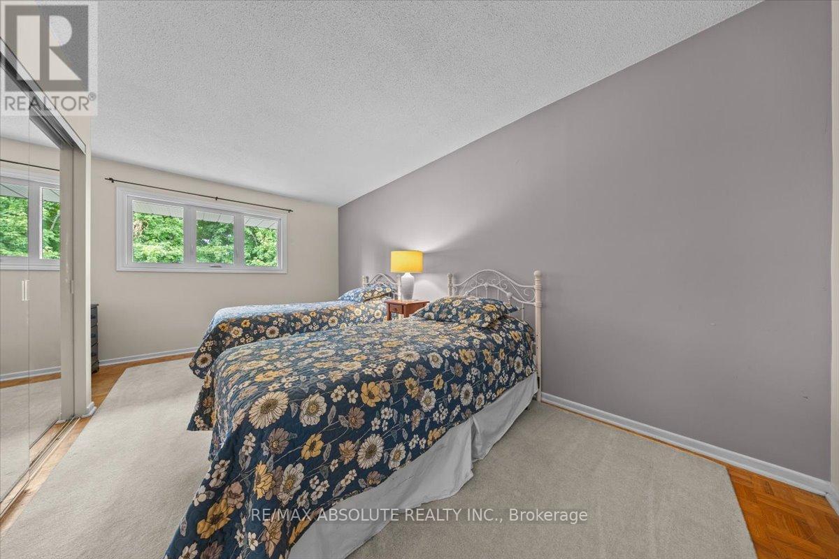 Photo 30 of 22 Banting Crescent, Ottawa ON